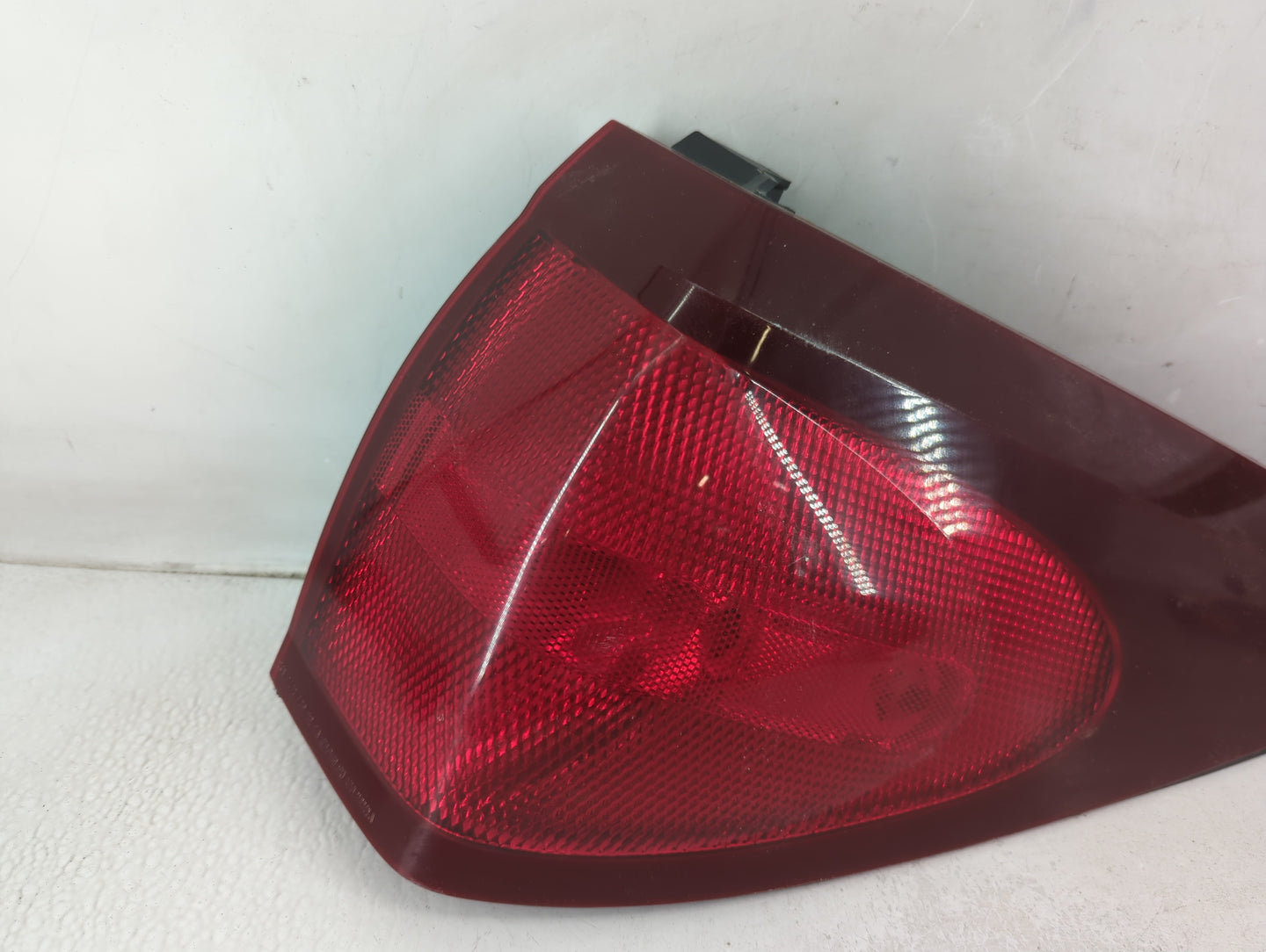 2004-2007 Buick Rendezvous Tail Light Assembly Passenger Right OEM Fits Fits 2004 2005 2006 2007 OEM Used Auto Parts - Oemus