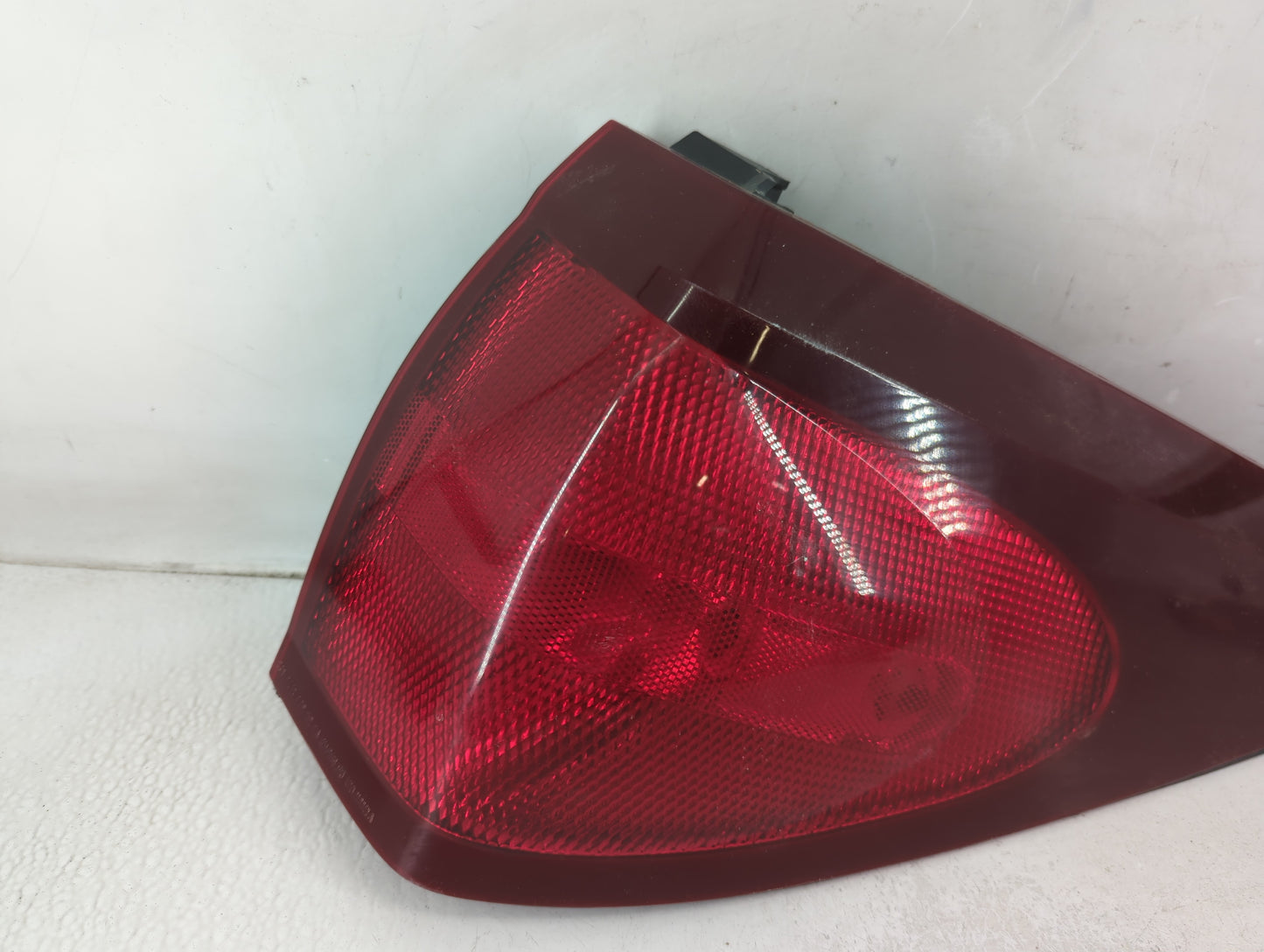 2004-2007 Buick Rendezvous Tail Light Assembly Passenger Right OEM Fits Fits 2004 2005 2006 2007 OEM Used Auto Parts - Oemus