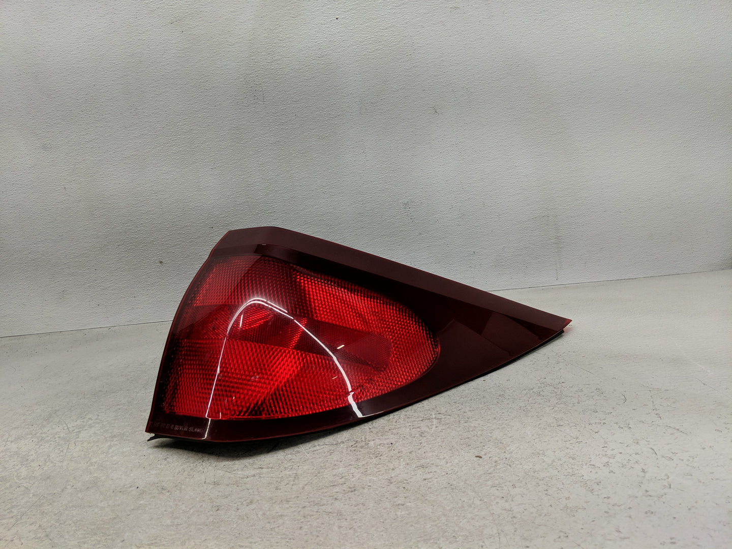 2004-2007 Buick Rendezvous Tail Light Assembly Passenger Right OEM Fits Fits 2004 2005 2006 2007 OEM Used Auto Parts - Oemus