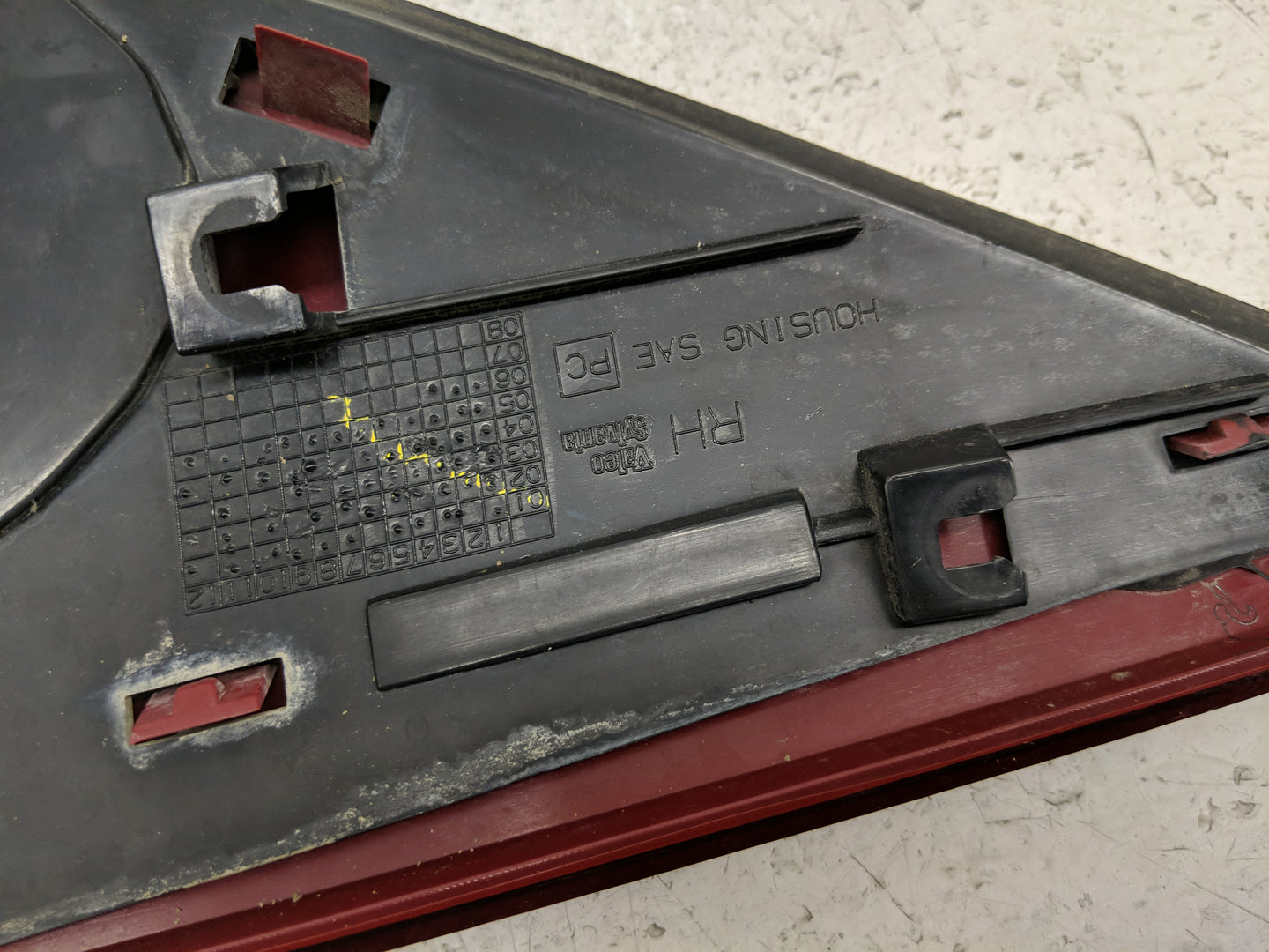 2004-2007 Buick Rendezvous Tail Light Assembly Passenger Right OEM Fits Fits 2004 2005 2006 2007 OEM Used Auto Parts - Oemus
