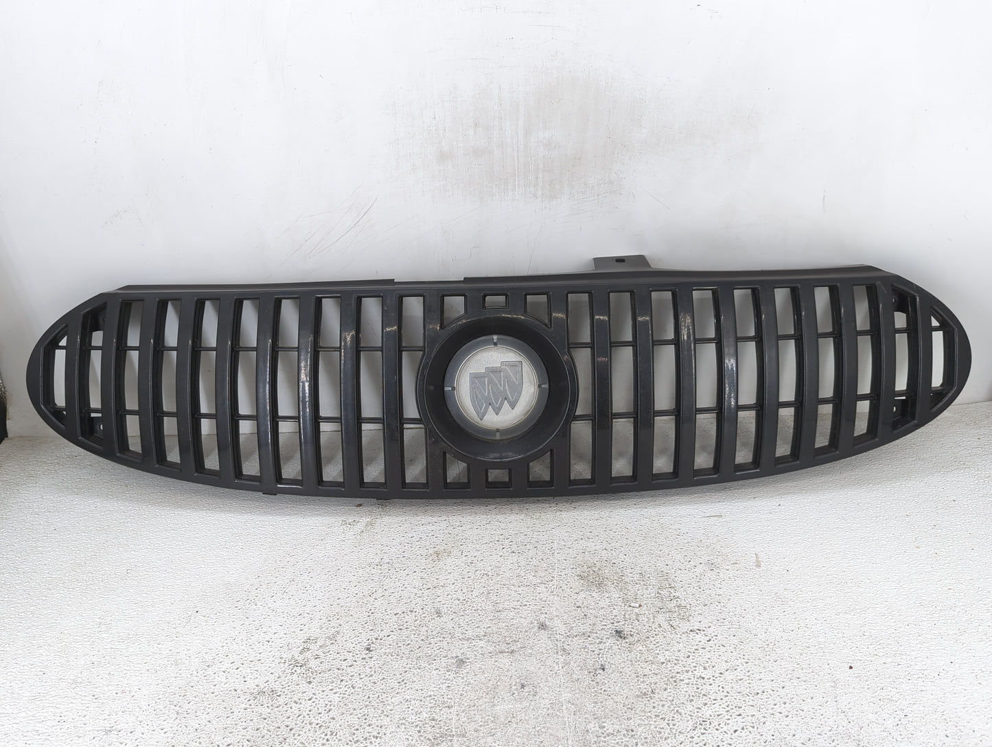 2002-2005 Buick Rendezvous Front Grille Bumper Not Included - Oemusedautoparts1.com