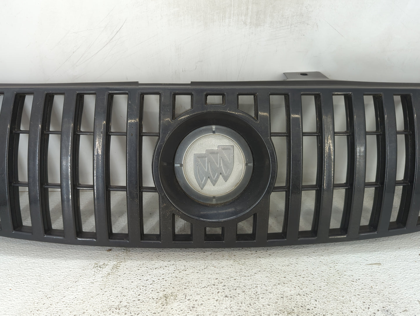 2002-2005 Buick Rendezvous Front Grille Bumper Not Included - Oemusedautoparts1.com