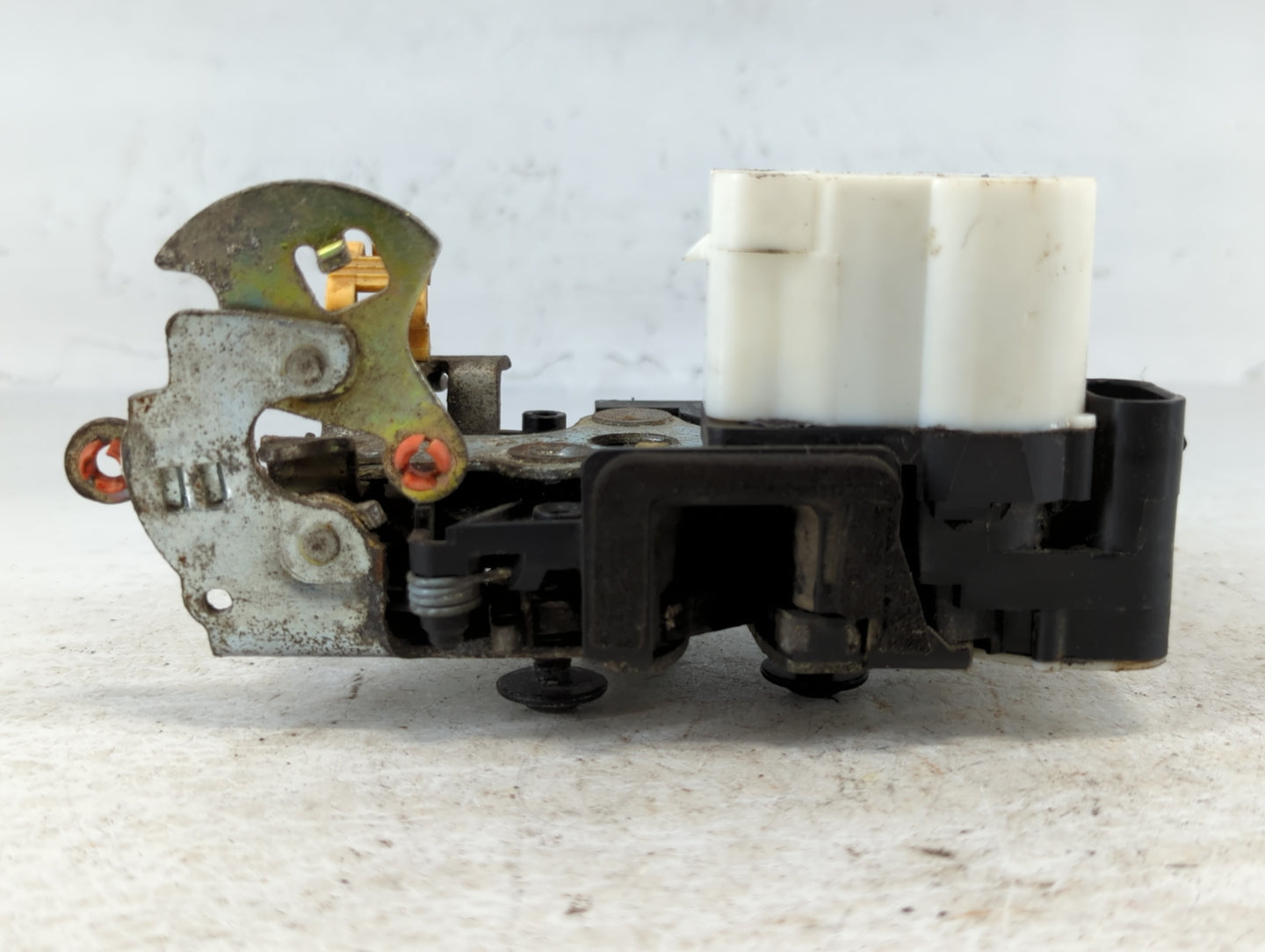 2005 Buick Rendezvous Front Door Latch - Oemusedautoparts1.com