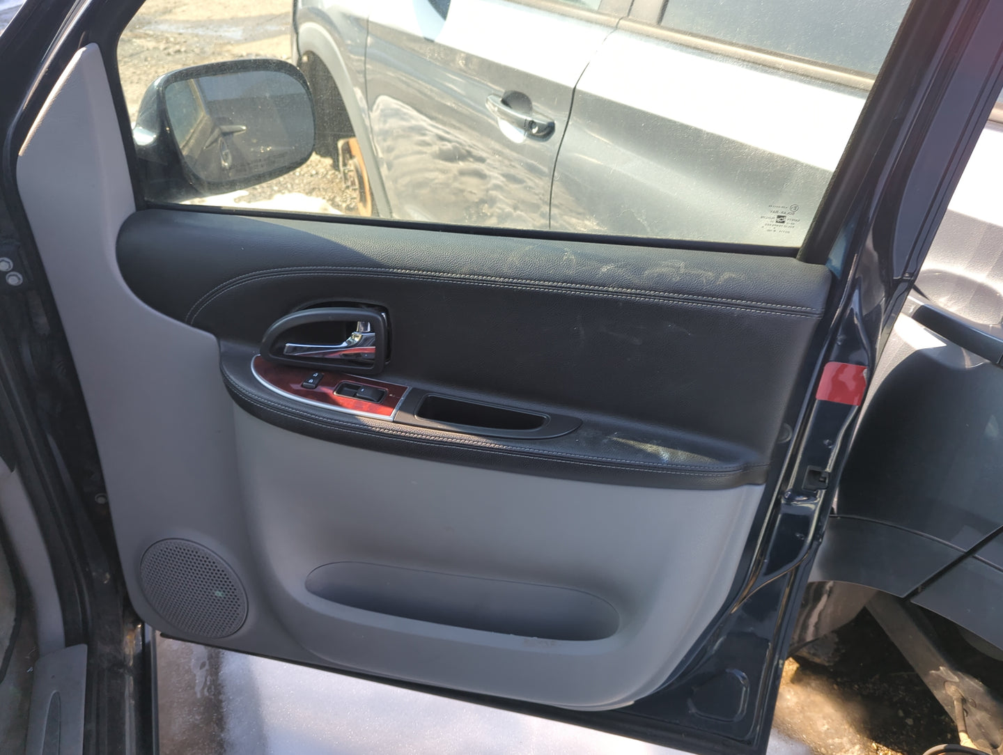 2005 Buick Terraza Front Right Passenger Interior Door Panel Trim - Oemusedautoparts1.com