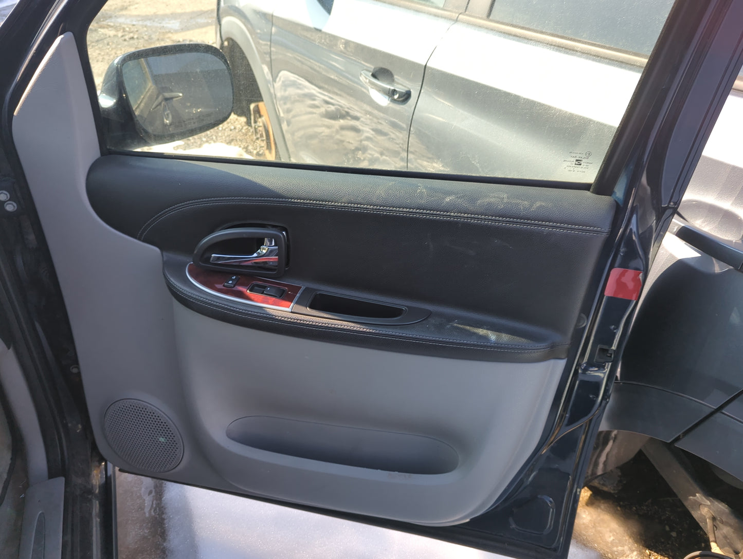 2005 Buick Terraza Front Right Passenger Interior Door Panel Trim - Oemusedautoparts1.com