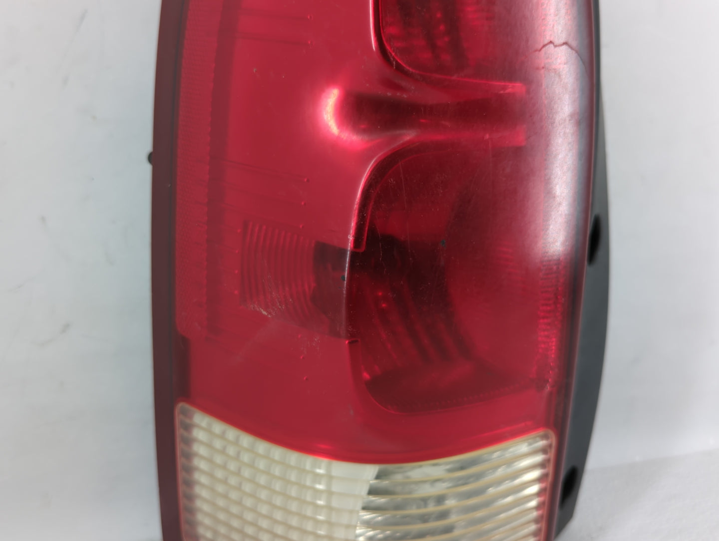 2005-2007 Buick Terraza Tail Light Assembly Driver Left OEM P/N:15216490 Fits Fits 2005 2006 2007 2008 2009 OEM Used Auto Pa