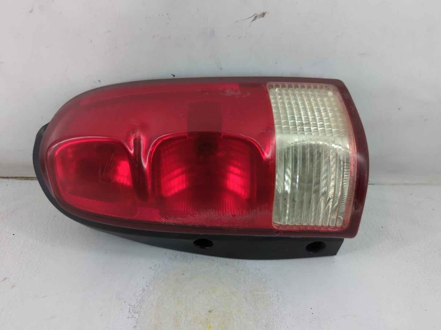 2005 Buick Terraza Tail Light Assembly Passenger Right OEM P/N:HSG>PC+ABS< Fits OEM Used Auto Parts - Oemusedautoparts1.com