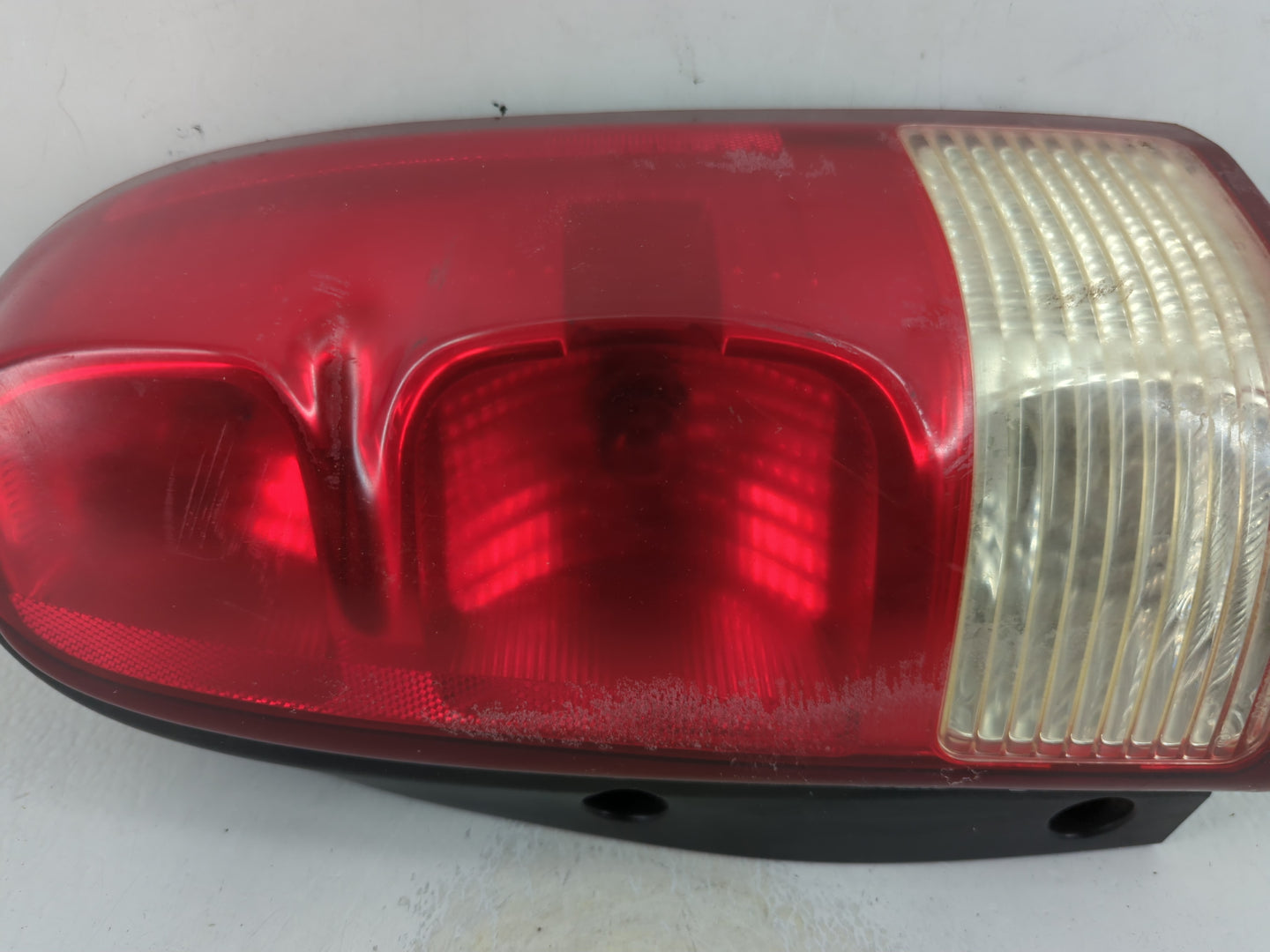 2005 Buick Terraza Tail Light Assembly Passenger Right OEM P/N:HSG>PC+ABS< Fits OEM Used Auto Parts - Oemusedautoparts1.com