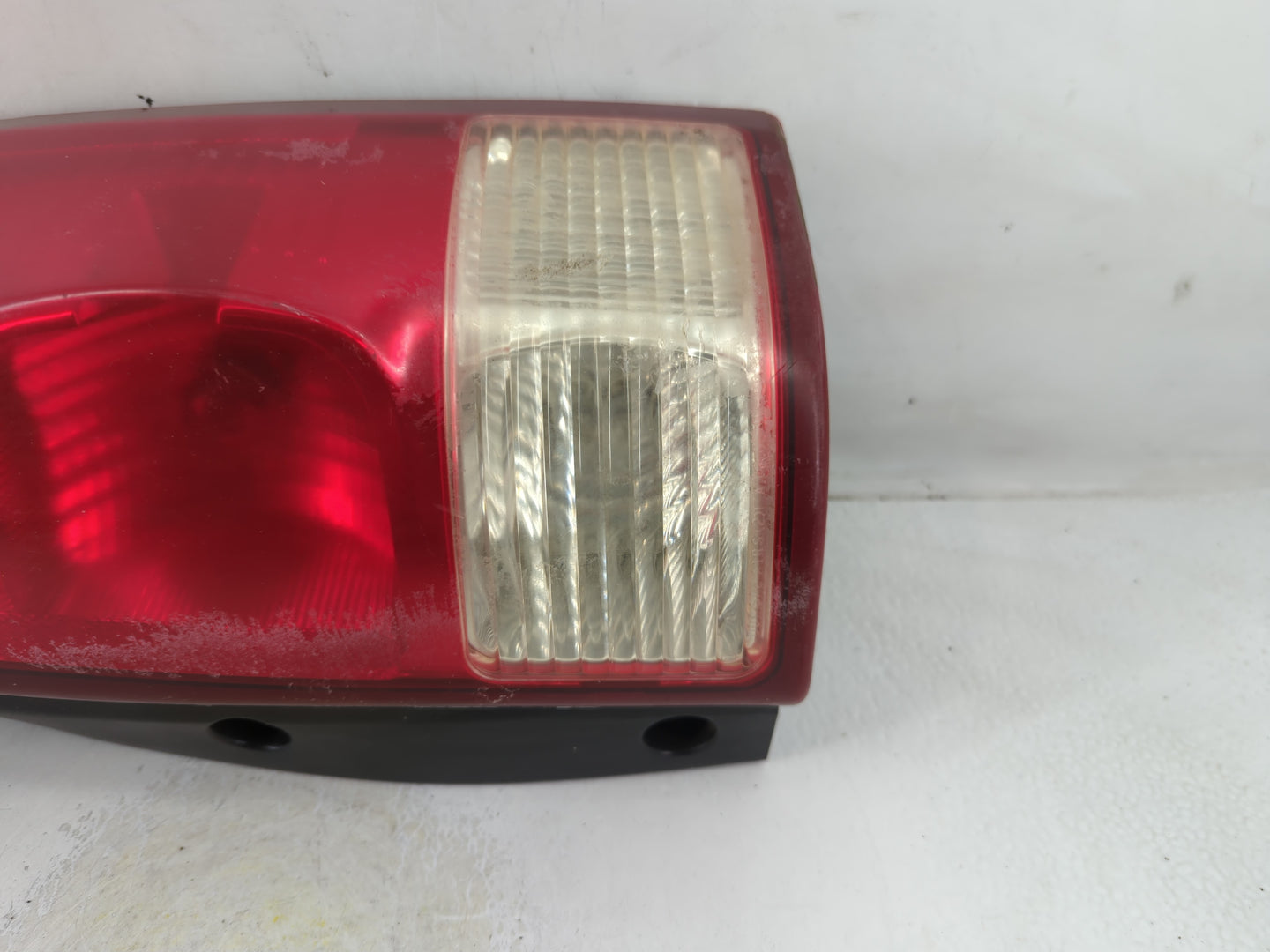 2005 Buick Terraza Tail Light Assembly Passenger Right OEM P/N:HSG>PC+ABS< Fits OEM Used Auto Parts - Oemusedautoparts1.com