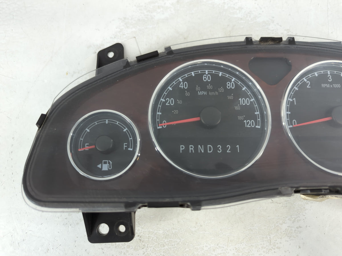 2005-2007 Buick Terraza Instrument Cluster Speedometer Gauges P/N:15250656 Miles:186K Fits Fits 2005 2006 2007 OEM Used Auto