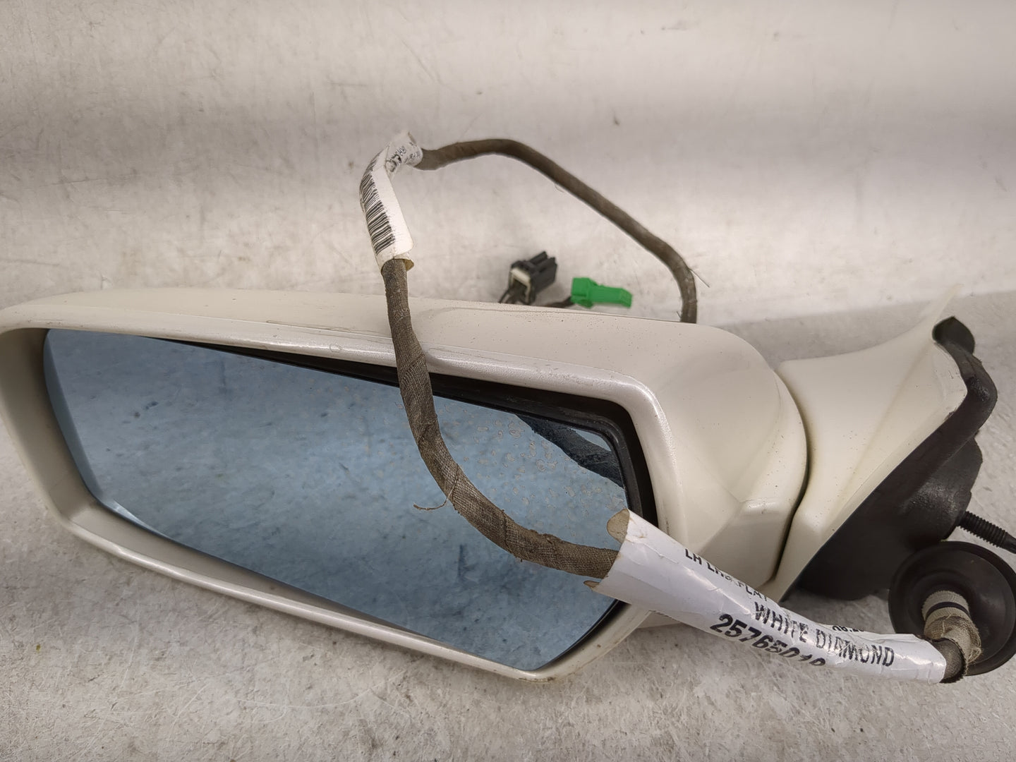 2005 Cadillac Cts Driver Side View Mirror - Left Door Mirror OEM Used - Oemusedautoparts1.com