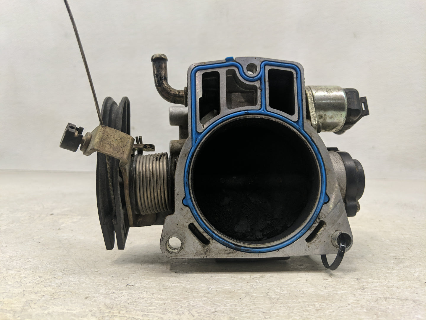 2000-2005 Cadillac Deville Throttle Body Fits Fits 2000 2001 2002 2003 2004 2005 OEM Used Auto Parts - Oemusedautoparts1.com