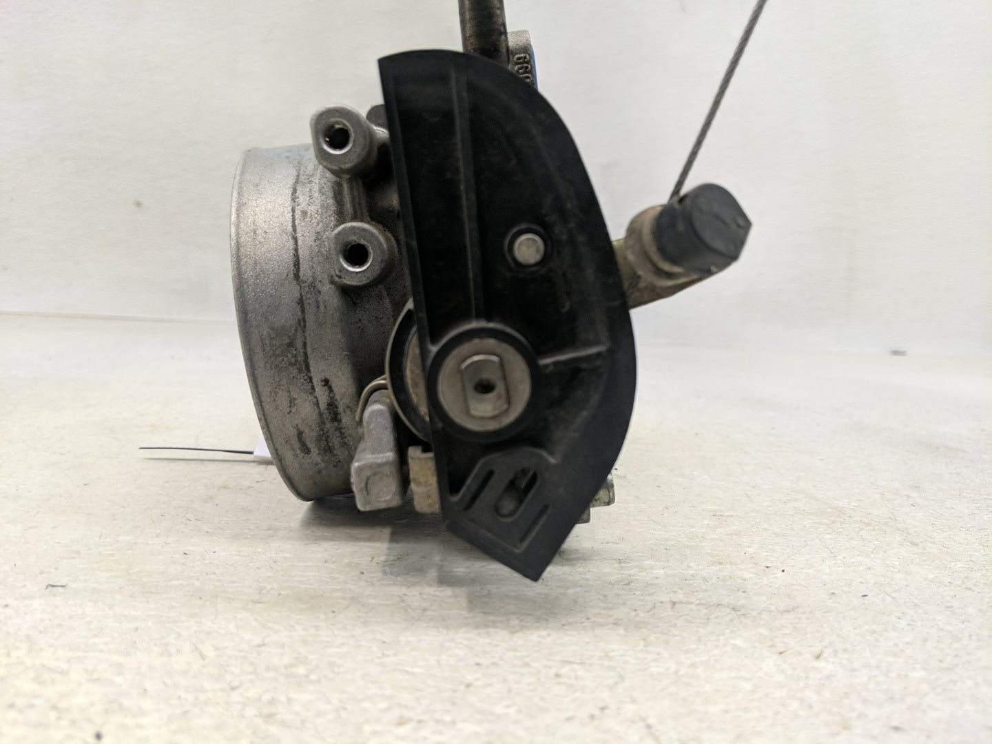 2000-2005 Cadillac Deville Throttle Body Fits Fits 2000 2001 2002 2003 2004 2005 OEM Used Auto Parts - Oemusedautoparts1.com