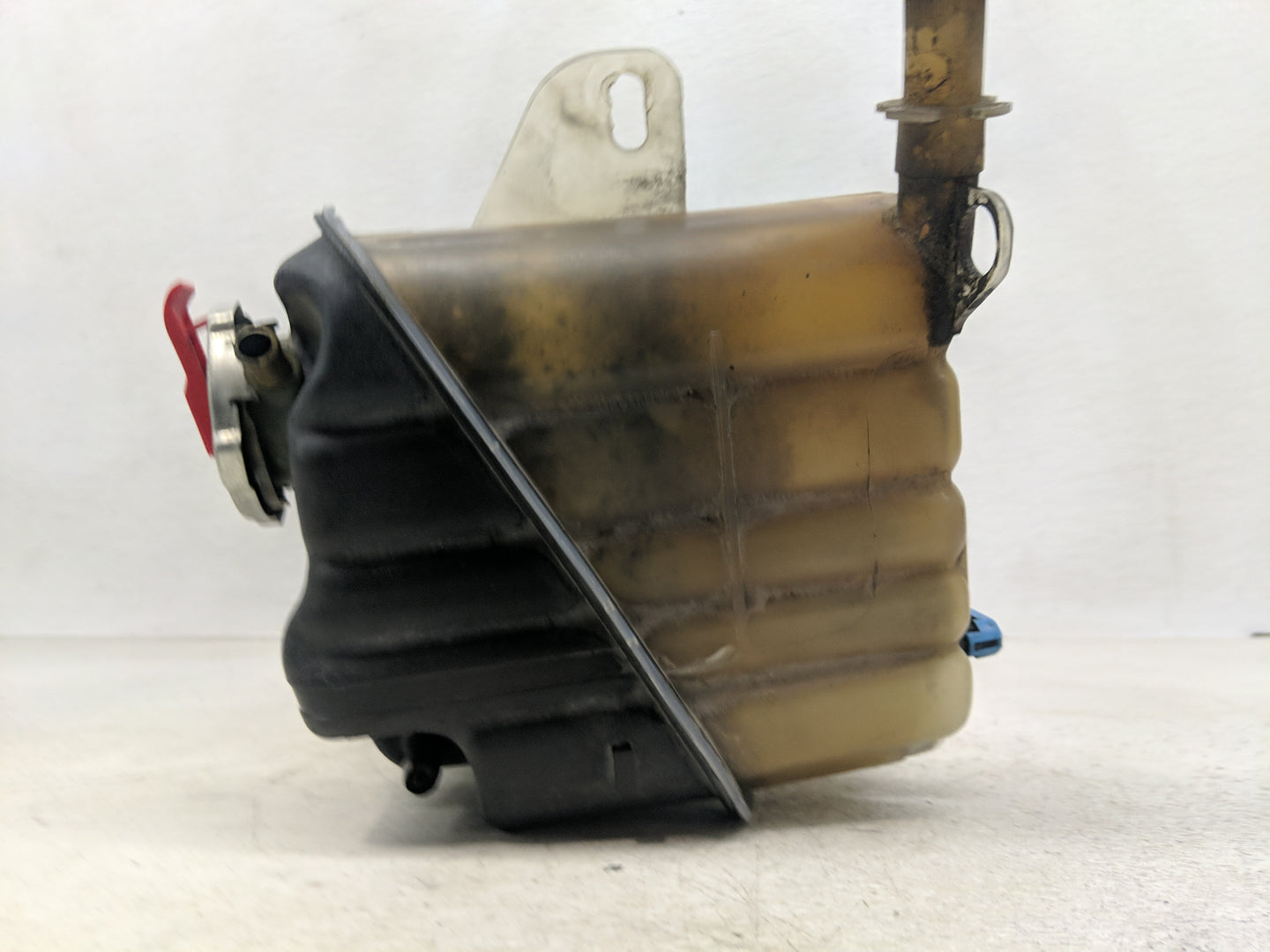 2000-2005 Cadillac Deville Windshield Washer Fluid Reservoir Bottle Oem - Oemusedautoparts1.com