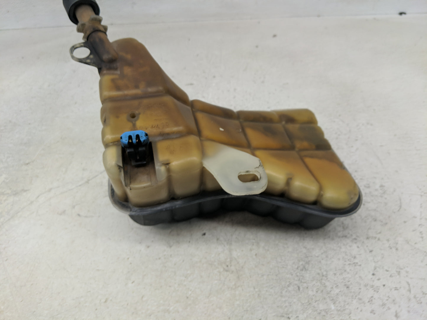 2000-2005 Cadillac Deville Windshield Washer Fluid Reservoir Bottle Oem - Oemusedautoparts1.com