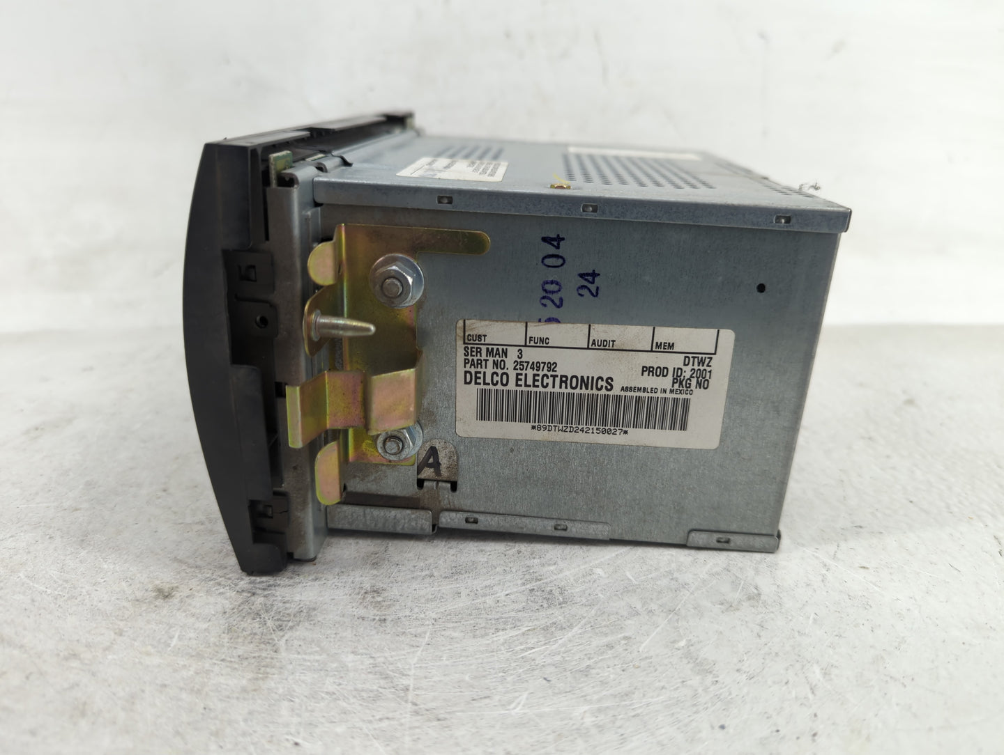 2004-2005 Cadillac Deville Radio AM FM Cd Player Receiver Replacement P/N:25749792 Fits Fits 2004 2005 OEM Used Auto Parts -