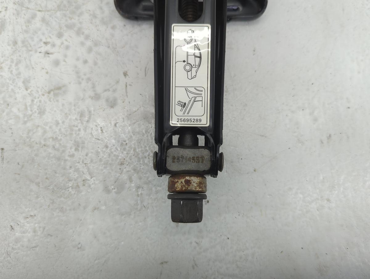 2005 Cadillac Deville Spare Scissor Car Jack 1415291 - Oemusedautoparts1.com