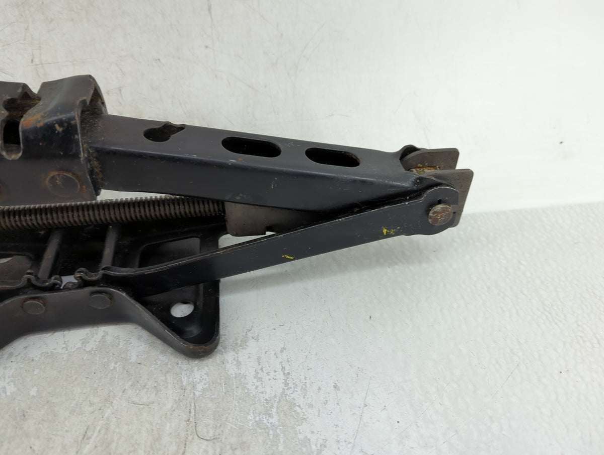 2005 Cadillac Deville Spare Scissor Car Jack 1415395 - Oemusedautoparts1.com