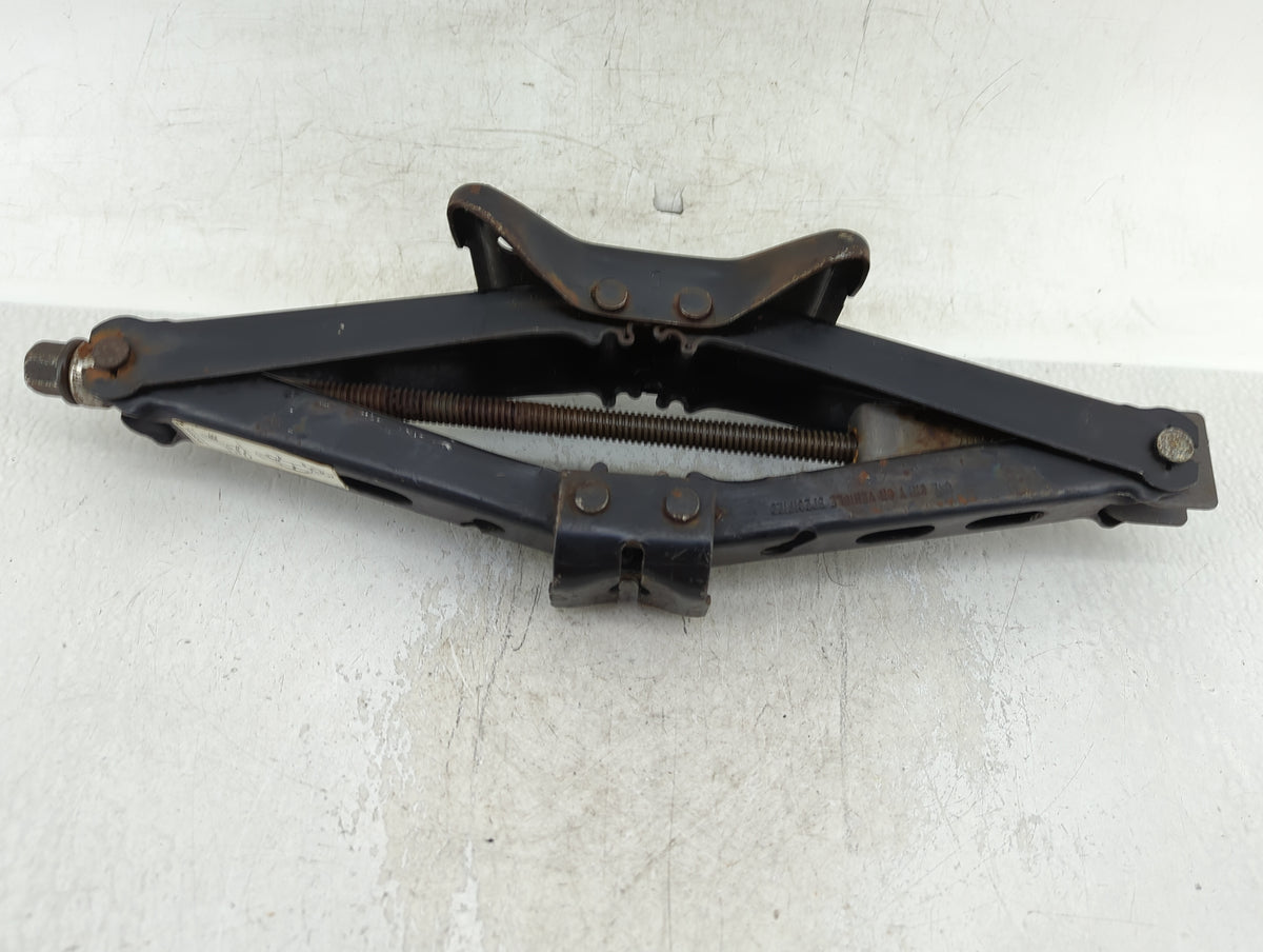 2005 Cadillac Deville Spare Scissor Car Jack 1415395 - Oemusedautoparts1.com