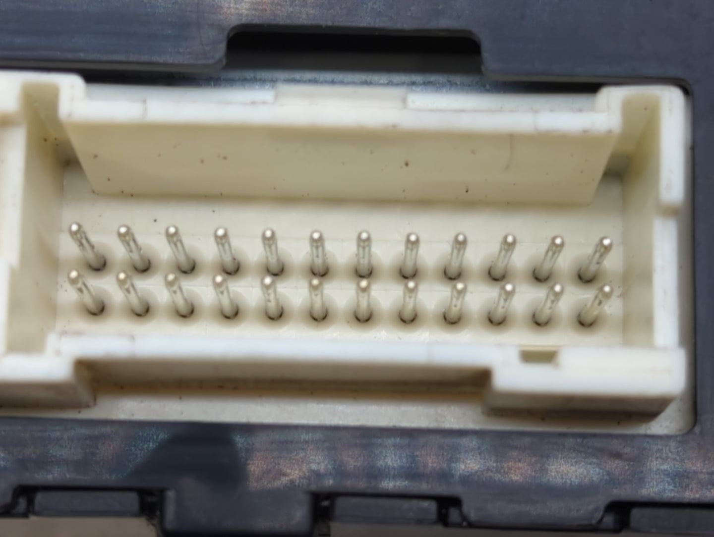 2005-2005 Cadillac Deville Chassis Control Module Ccm Bcm Body Control - Oemusedautoparts1.com