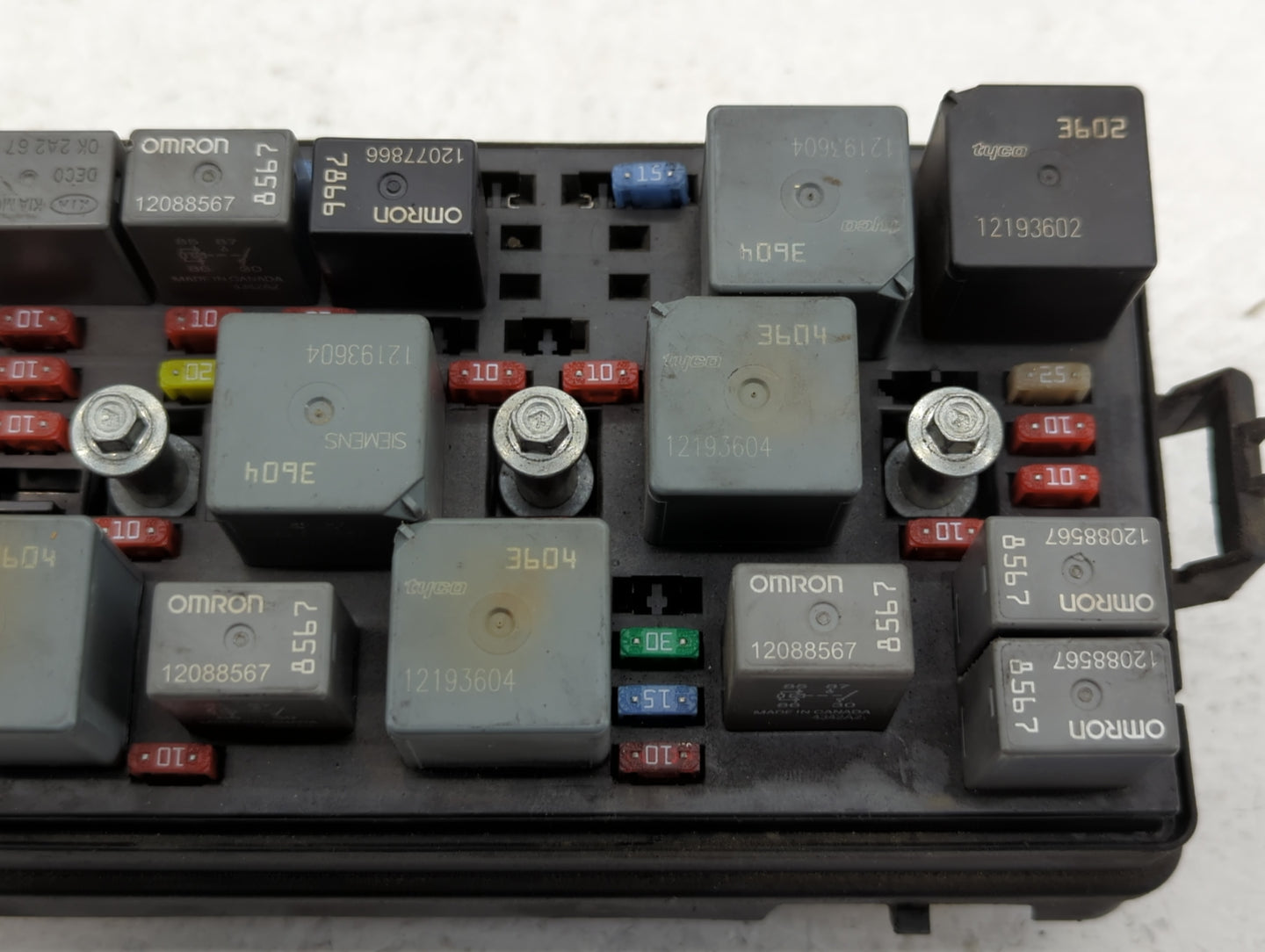 2004-2005 Cadillac Deville Fusebox Fuse Box Panel Relay Module Fits Fits 2004 2005 OEM Used Auto Parts - Oemusedautoparts1.c
