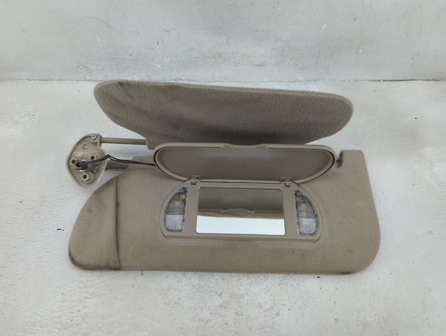 2000-2005 Cadillac Deville Sun Visor Shade Replacement Driver Left Mirror Fits Fits 2000 2001 2002 2003 2004 2005 OEM Used A