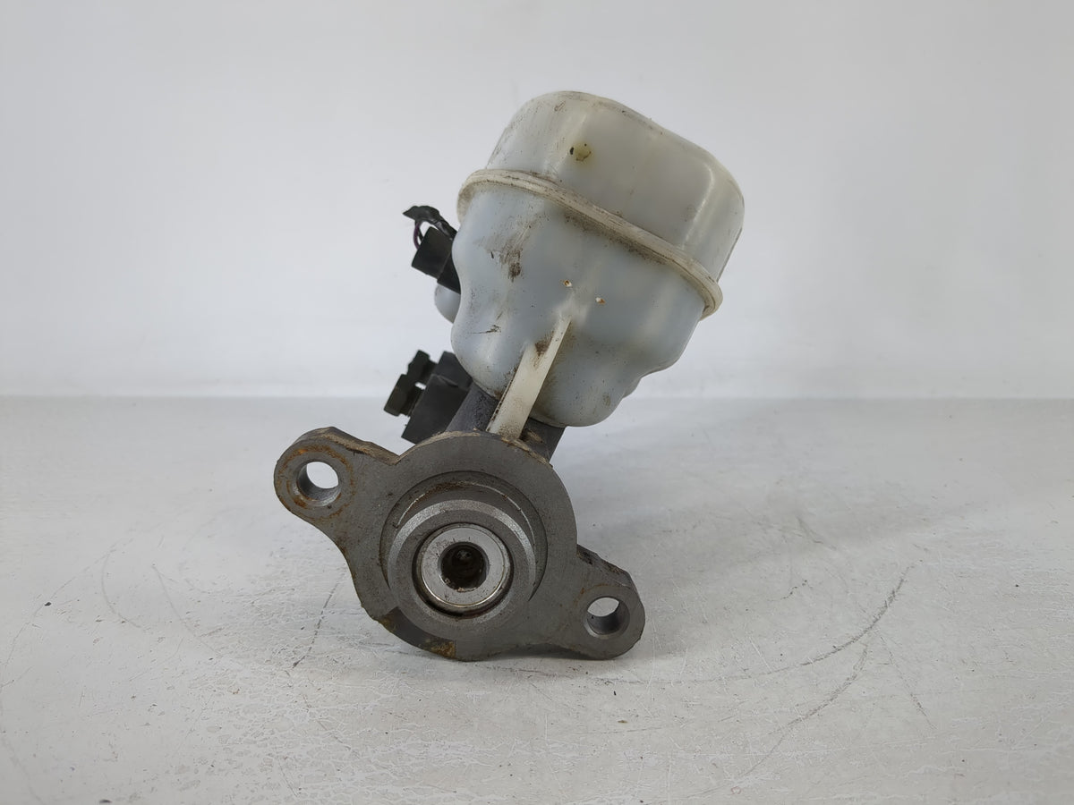 2004-2005 Cadillac Deville Brake Master Cylinder - Oemusedautoparts1.com