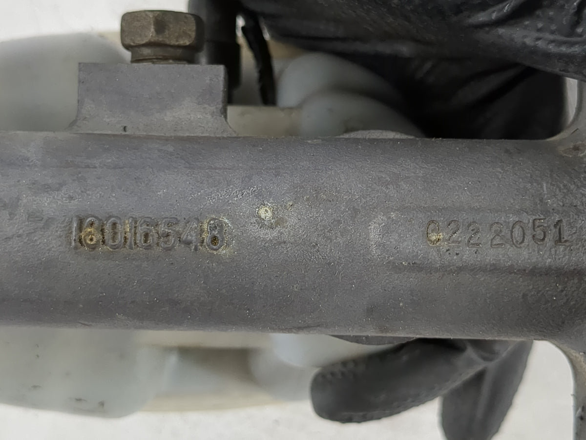 2004-2005 Cadillac Deville Brake Master Cylinder - Oemusedautoparts1.com