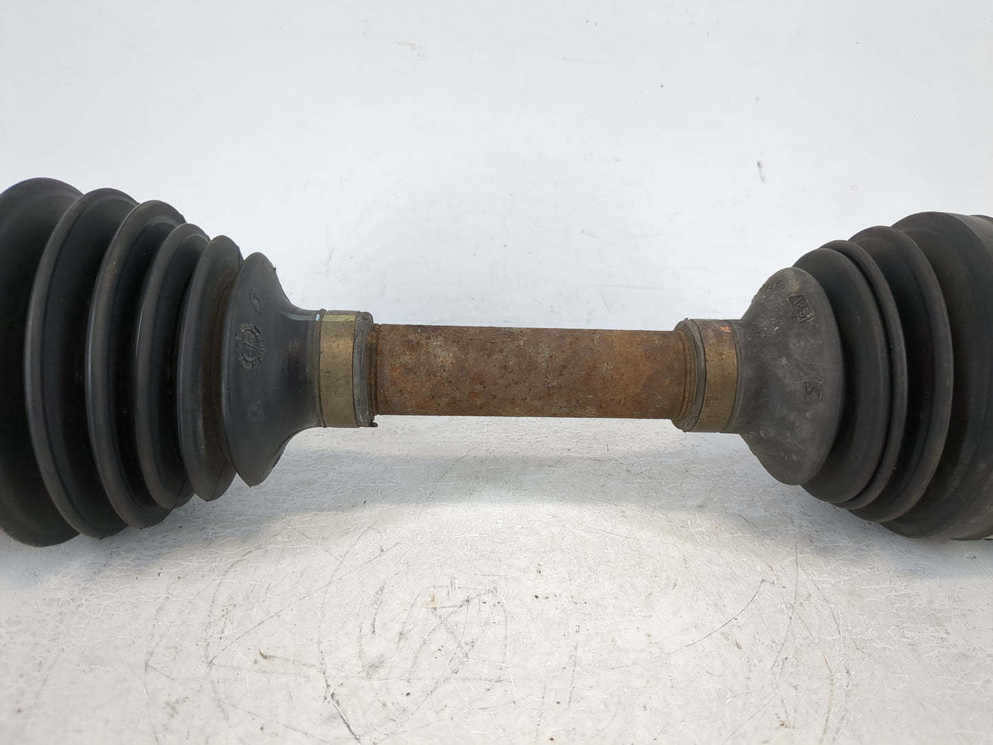 2000-2005 Cadillac Deville Axle Shaft Front Driver Cv C/v - Oemusedautoparts1.com