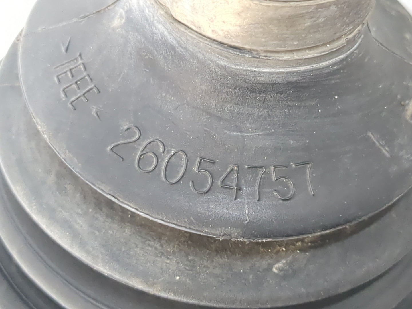 2000-2005 Cadillac Deville Axle Shaft Front Driver Cv C/v - Oemusedautoparts1.com