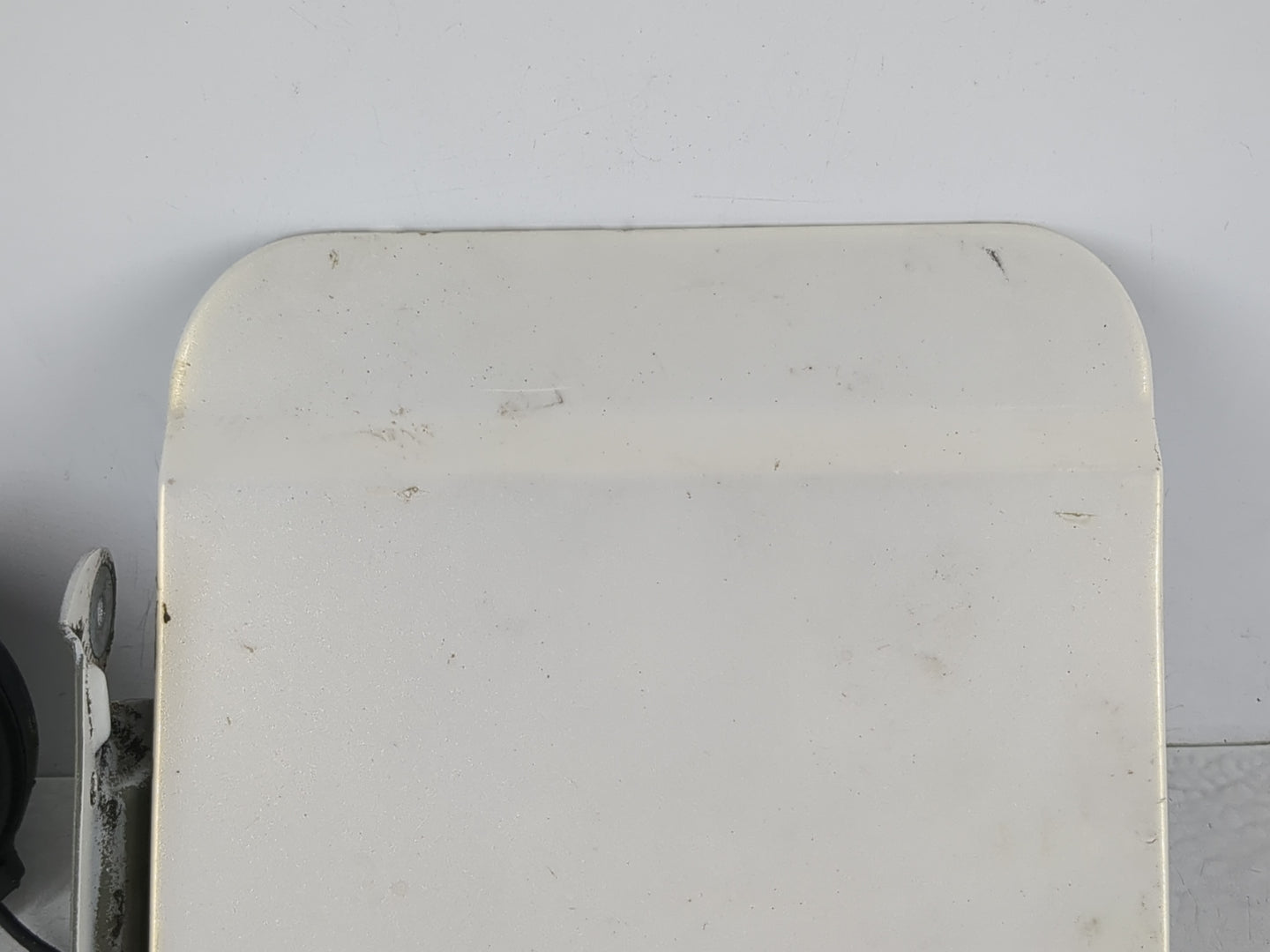 2005 Cadillac Deville Fuel Tank Door Lid Gas Tank - Oemusedautoparts1.com