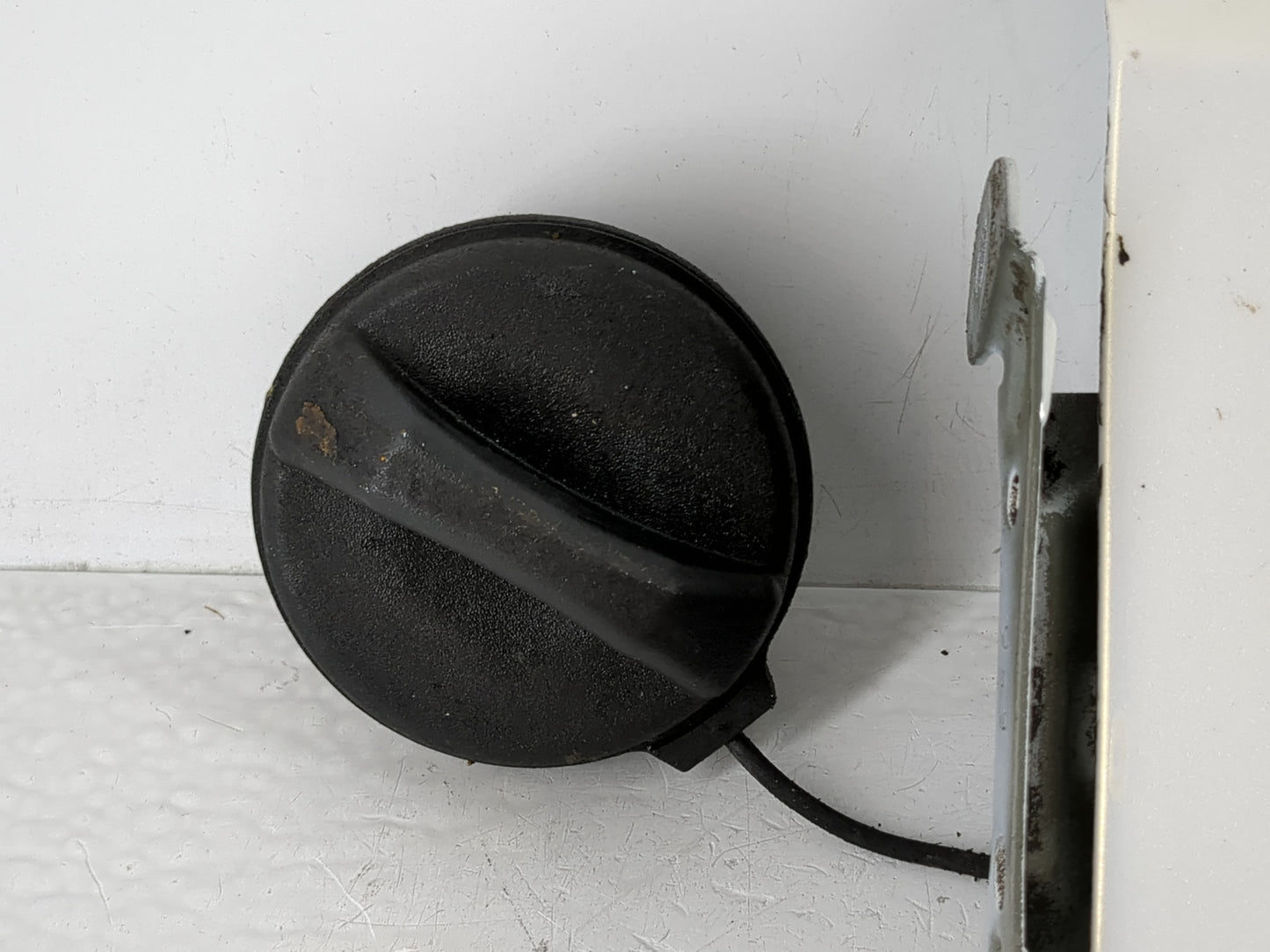 2005 Cadillac Deville Fuel Tank Door Lid Gas Tank - Oemusedautoparts1.com