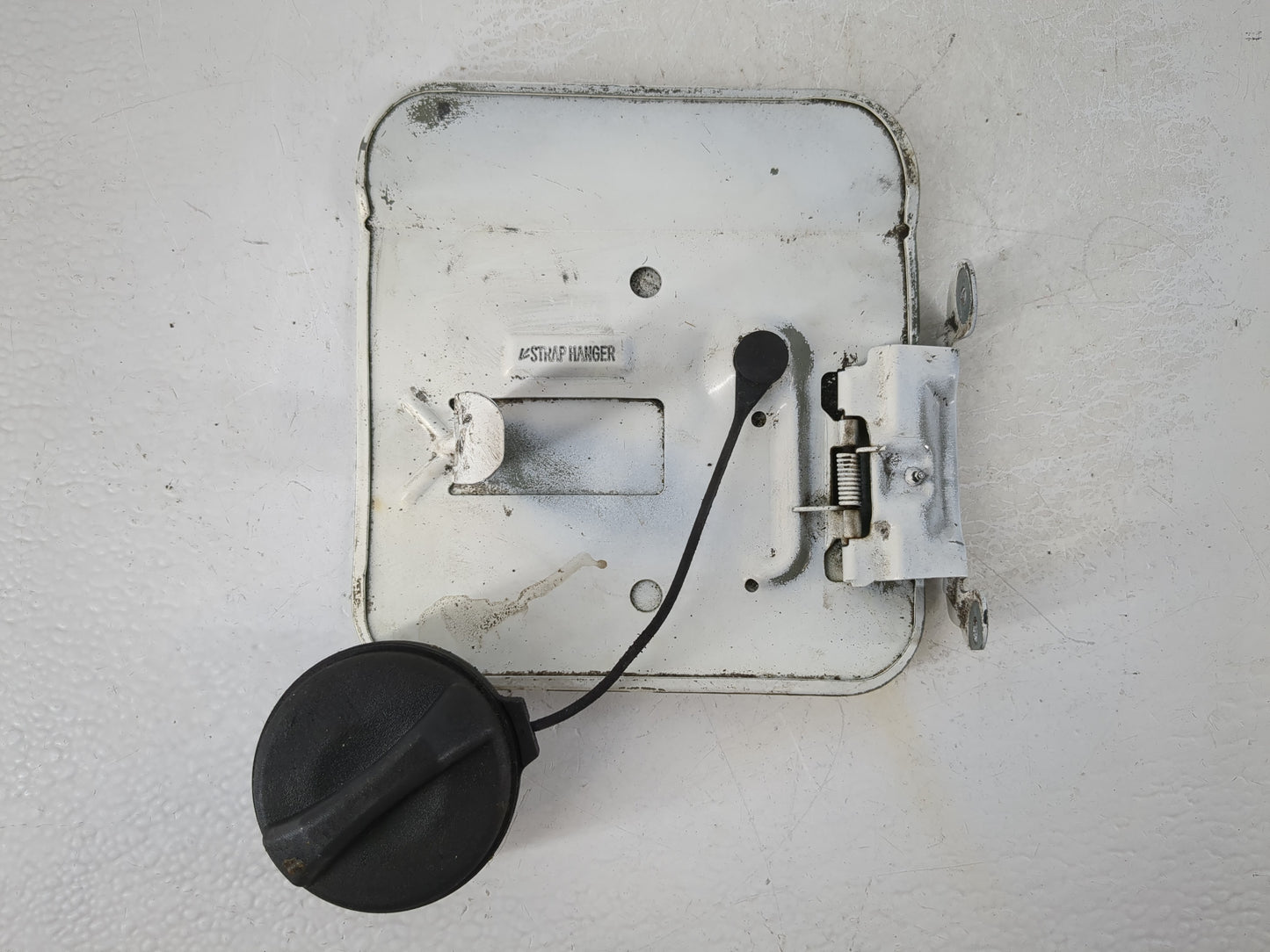 2005 Cadillac Deville Fuel Tank Door Lid Gas Tank - Oemusedautoparts1.com