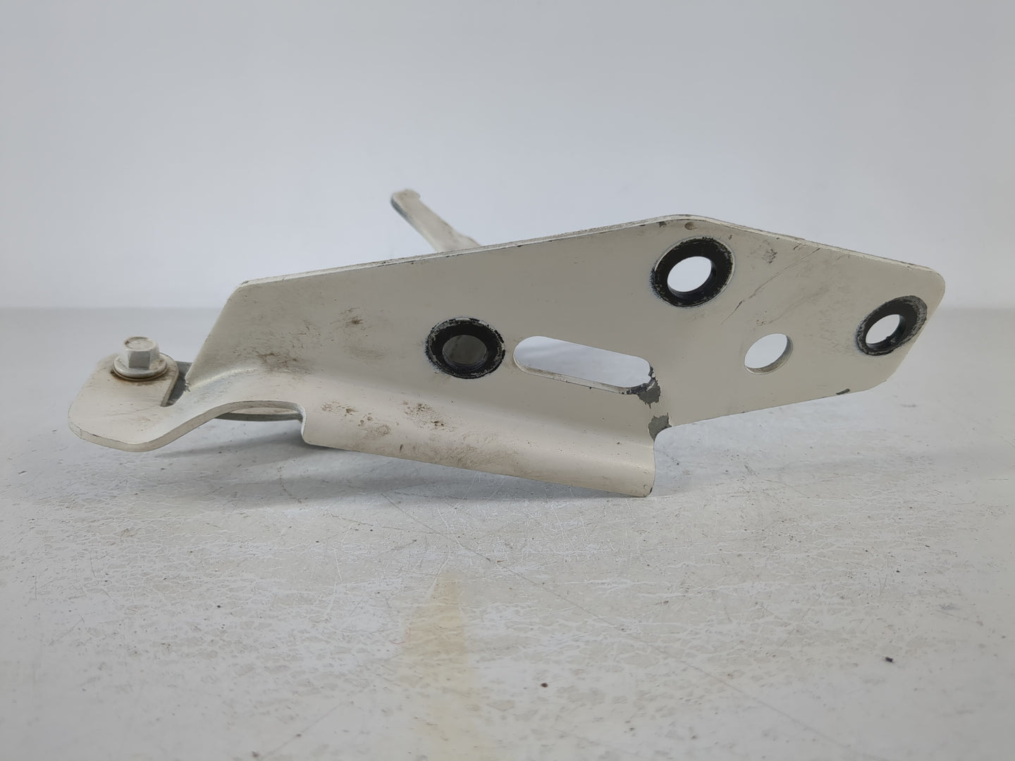 2005 Cadillac Deville Driver Hood Hinge - Oemusedautoparts1.com