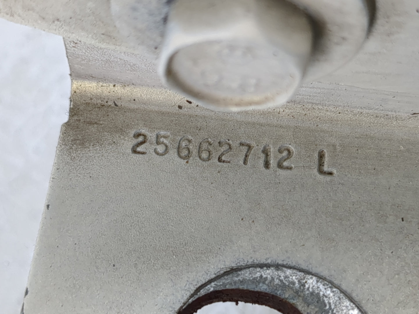 2005 Cadillac Deville Driver Hood Hinge - Oemusedautoparts1.com