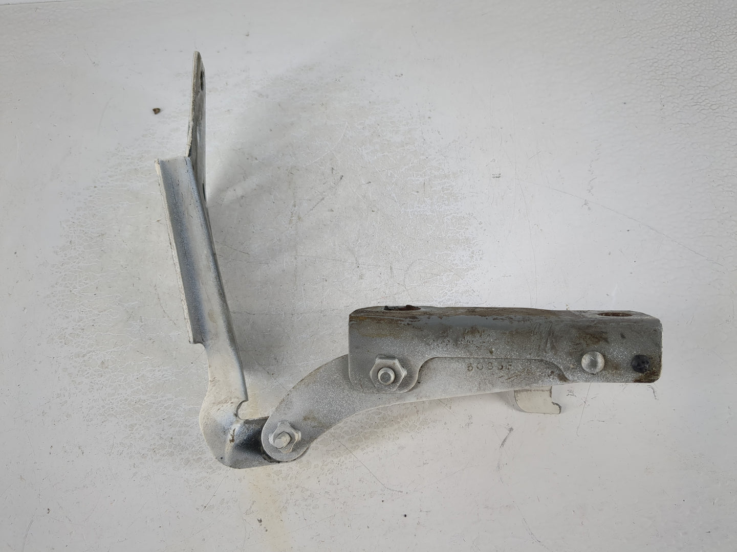 2005 Cadillac Deville Driver Hood Hinge - Oemusedautoparts1.com