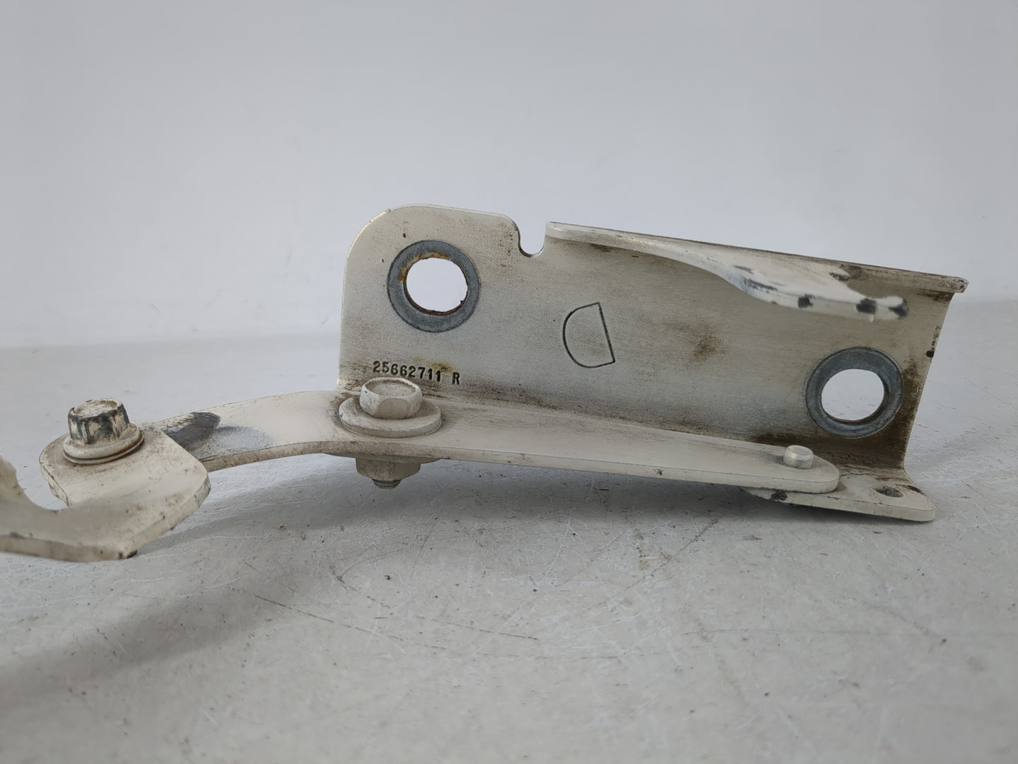 2005 Cadillac Deville Passenger Hood Hinge - Oemusedautoparts1.com