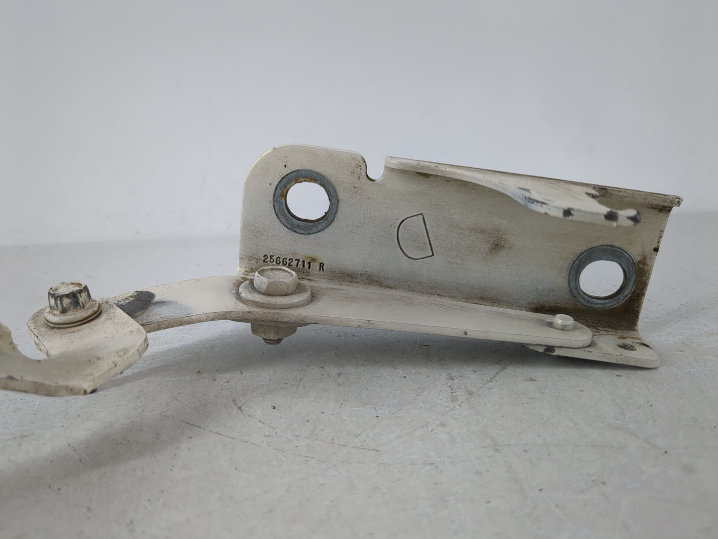 2005 Cadillac Deville Passenger Hood Hinge - Oemusedautoparts1.com