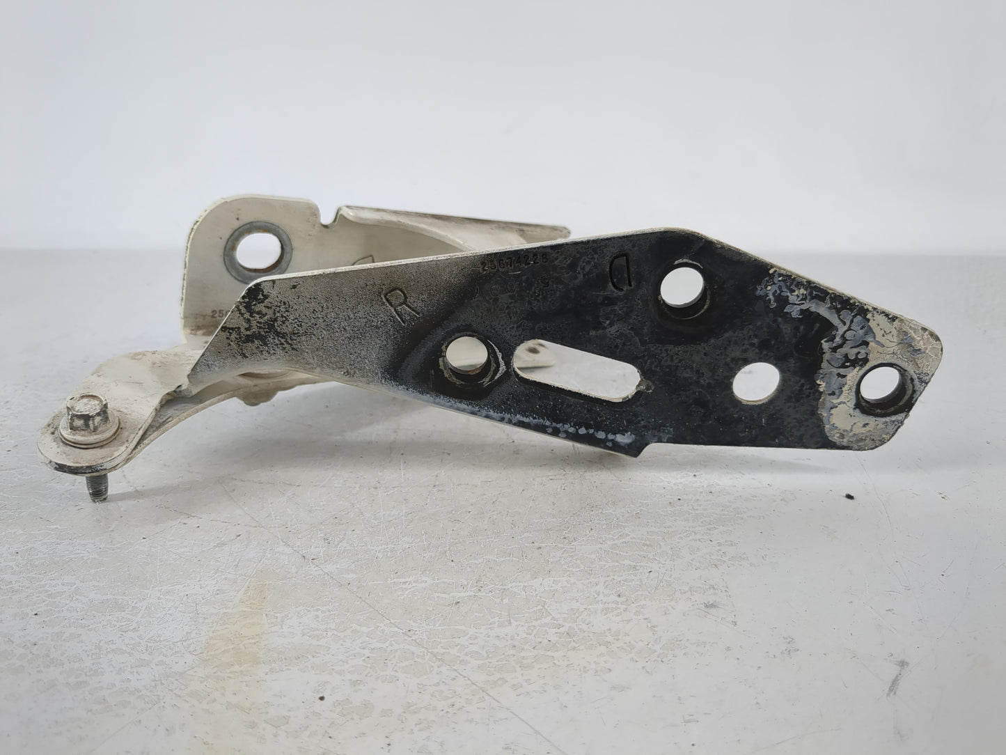 2005 Cadillac Deville Passenger Hood Hinge - Oemusedautoparts1.com