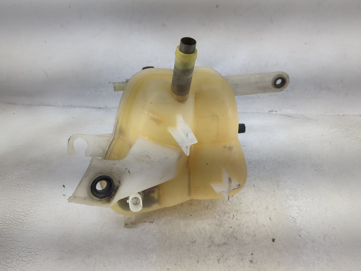 2004-2006 Cadillac Srx Radiator Coolant Overflow Expansion Tank Bottle 1494407 - Oemusedautoparts1.com