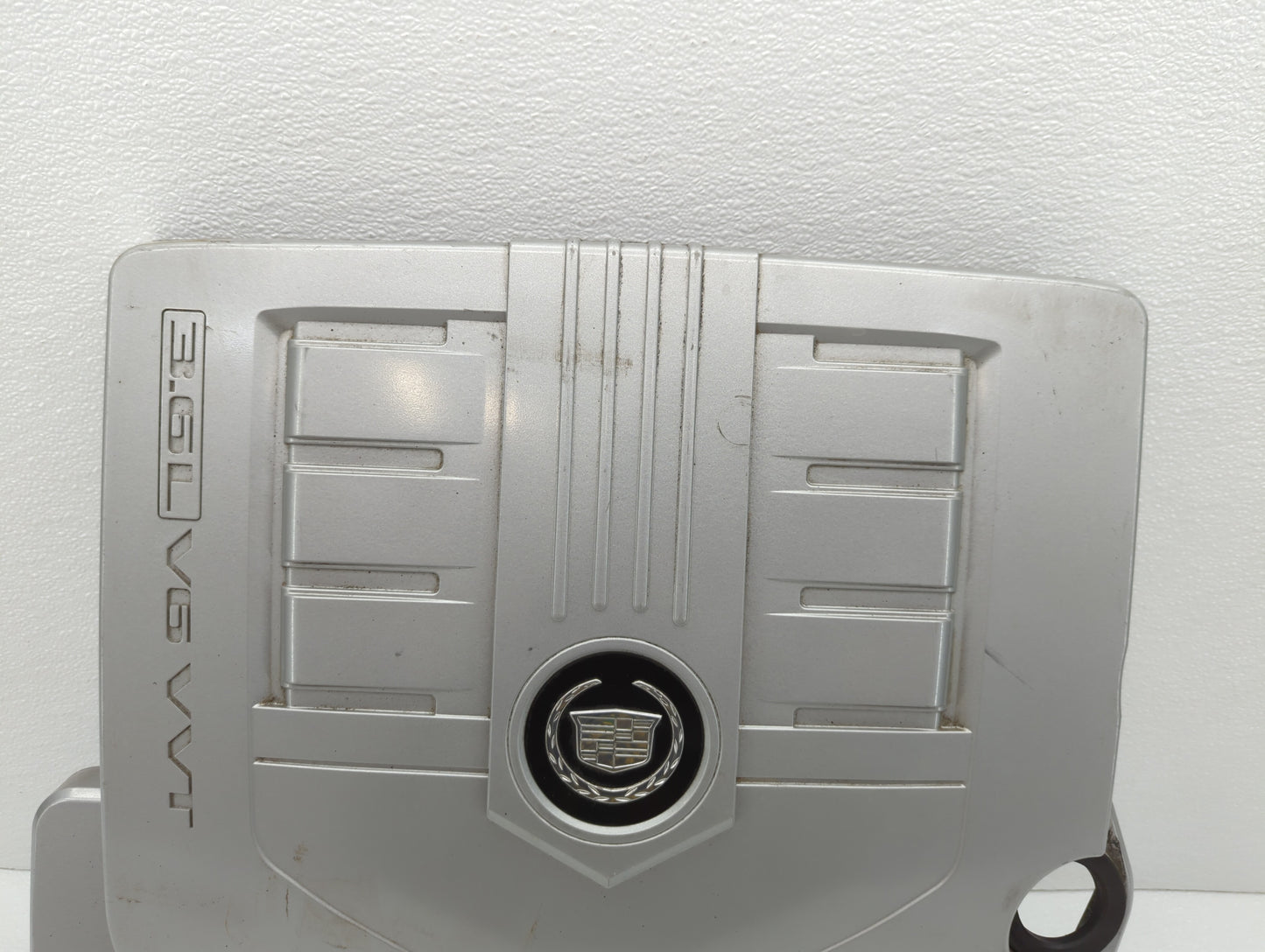 2005 Cadillac Srx Engine Cover Silver - Oemusedautoparts1.com