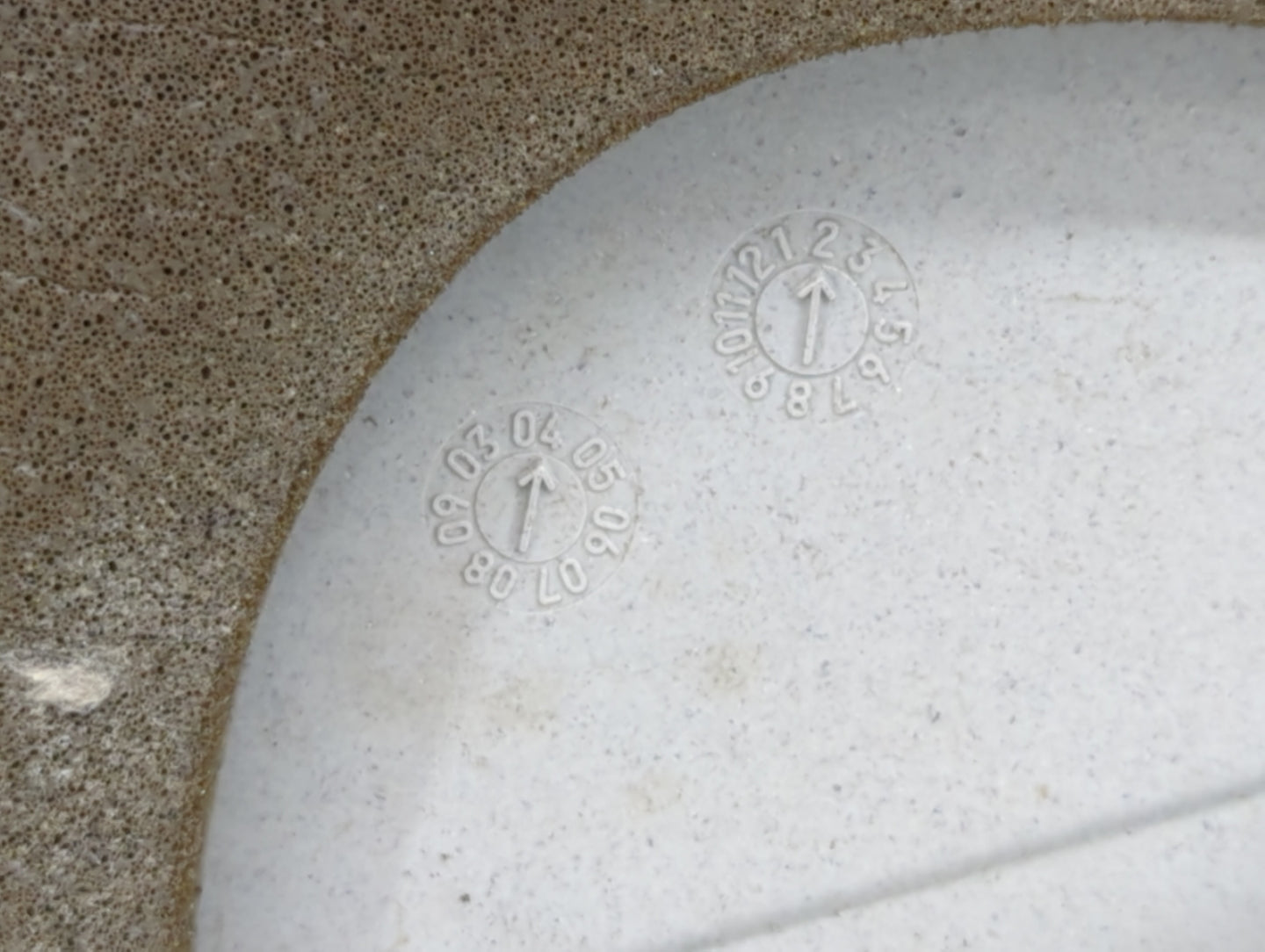 2005 Cadillac Srx Engine Cover Silver - Oemusedautoparts1.com