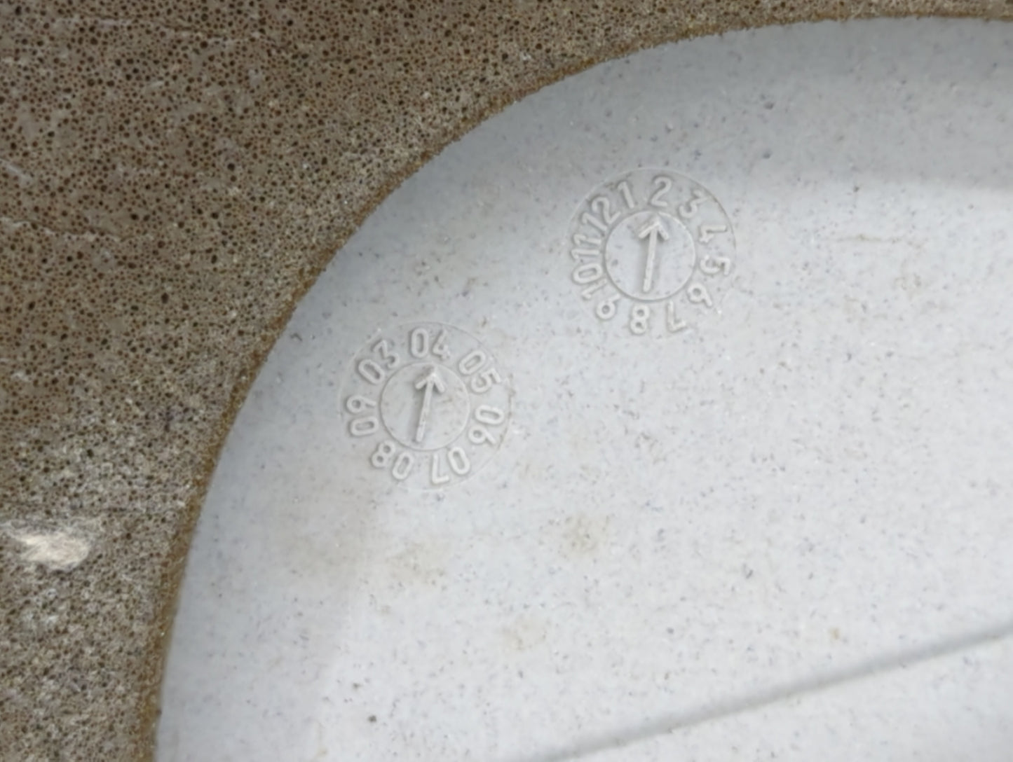 2005 Cadillac Srx Engine Cover Silver - Oemusedautoparts1.com