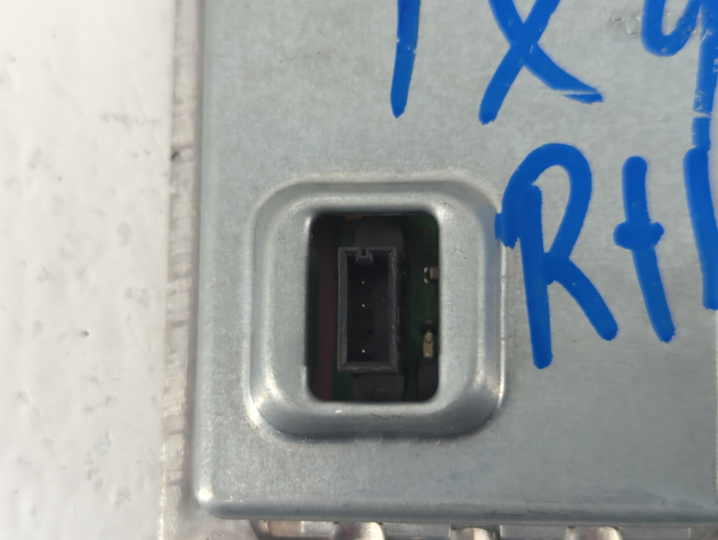 2005 Cadillac Srx Headlight Ballast Head Light - Oemusedautoparts1.com