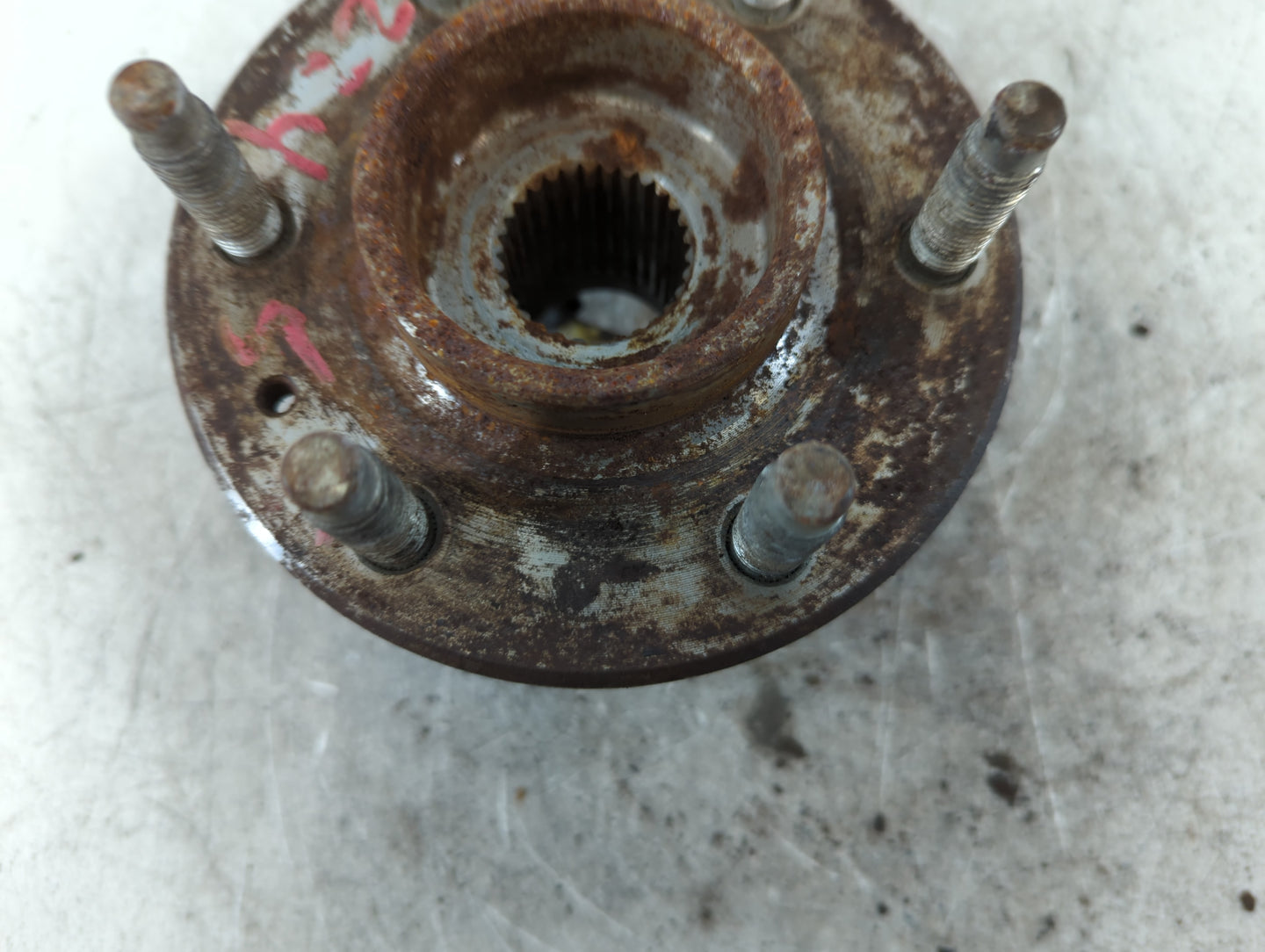 2004-2009 Cadillac Srx Driver Front Wheel Hub Oem 701086 - Oemusedautoparts1.com