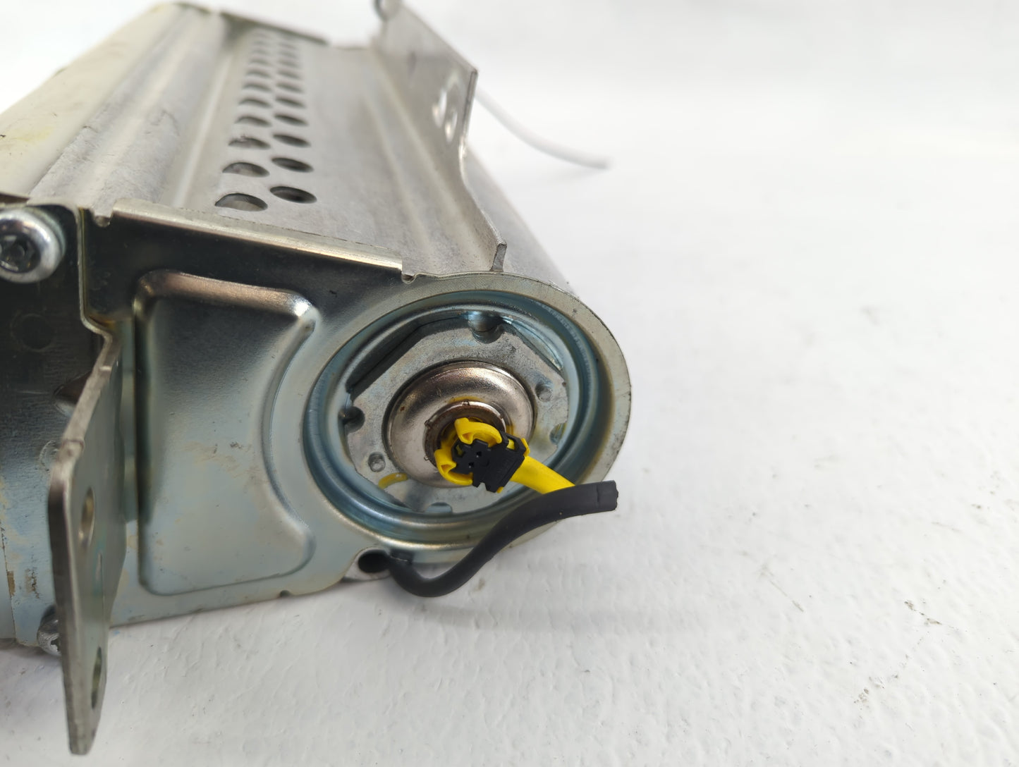 2005 Cadillac Sts Air Bag Driver Left Steering Wheel Mounted P/N:GZRS1UXAA0D Fits OEM Used Auto Parts - Oemusedautoparts1.co
