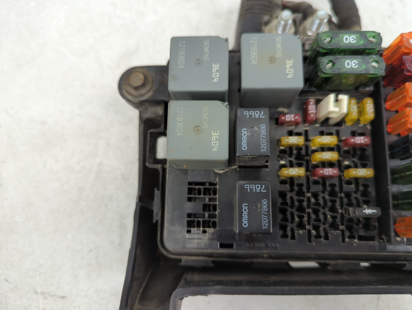 2005 Chevrolet Astro Fusebox Fuse Box Panel Relay Module P/N:12162365-D 12193604, 12077866 Fits OEM Used Auto Parts - Oemuse