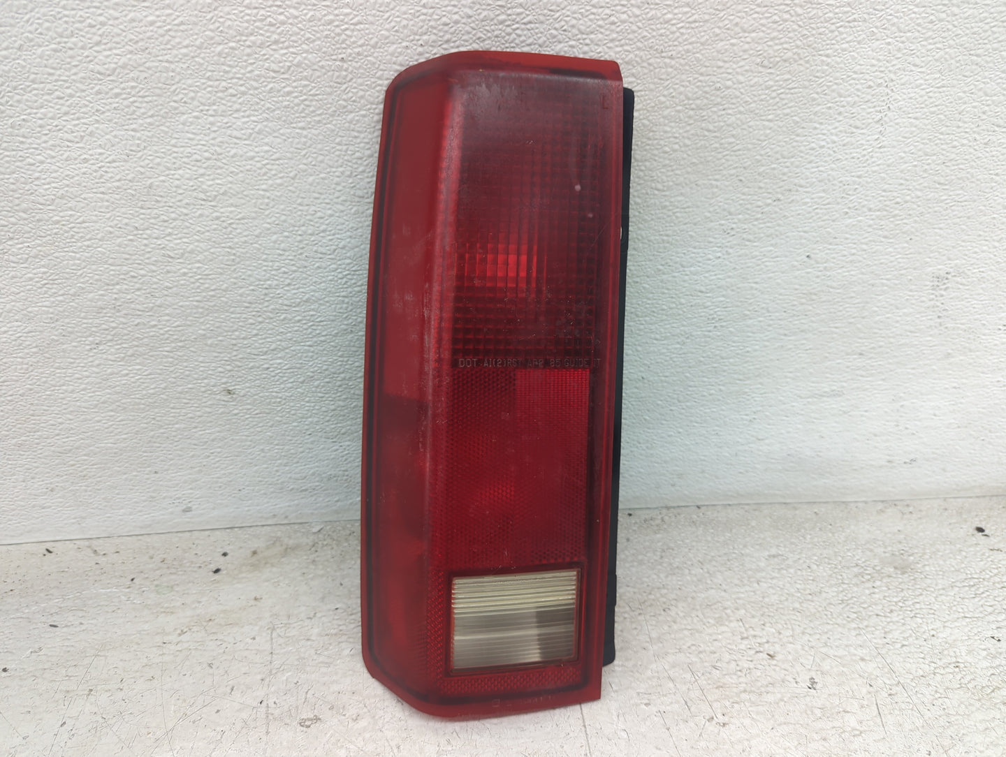 1985-2005 Chevrolet Astro Tail Light Assembly Passenger Right OEM P/N:16502447 Fits OEM Used Auto Parts - Oemusedautoparts1.