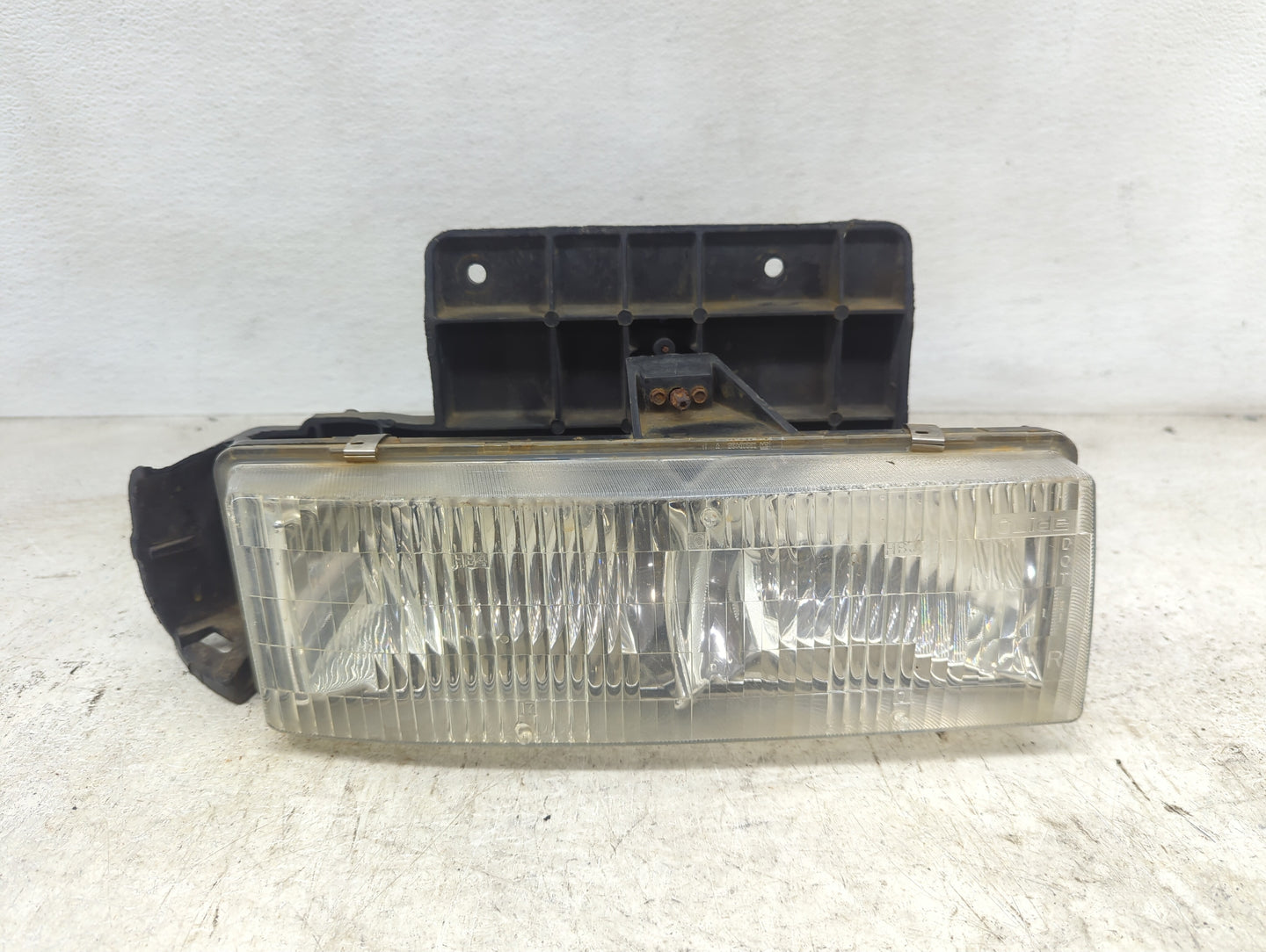 1995-2005 Chevrolet Astro Passenger Right Oem Head Light Headlight Lamp - Oemusedautoparts1.com
