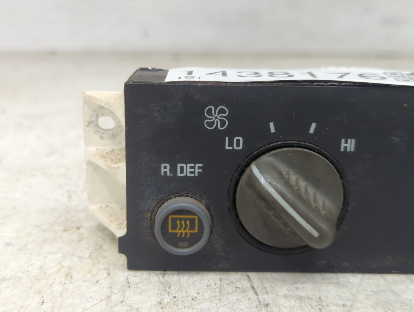 1996-2005 Chevrolet Astro Climate Control Module Temperature AC/Heater Replacement P/N:16238435 Fits OEM Used Auto Parts - O